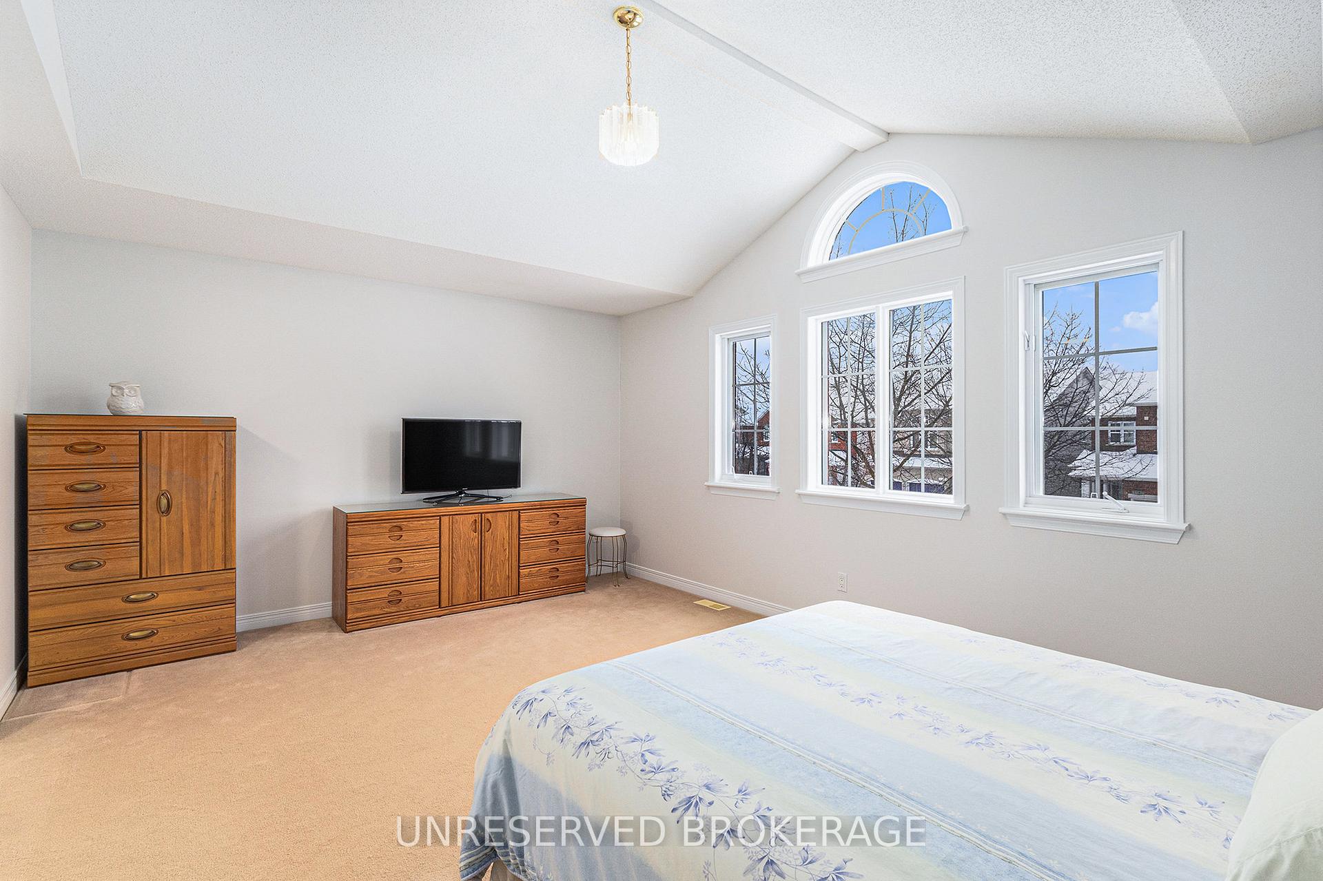 Photo 14 of 1146 Rocky Harbour Crescent, Ottawa, Riverside South/Gloucester Glen — HOMEH