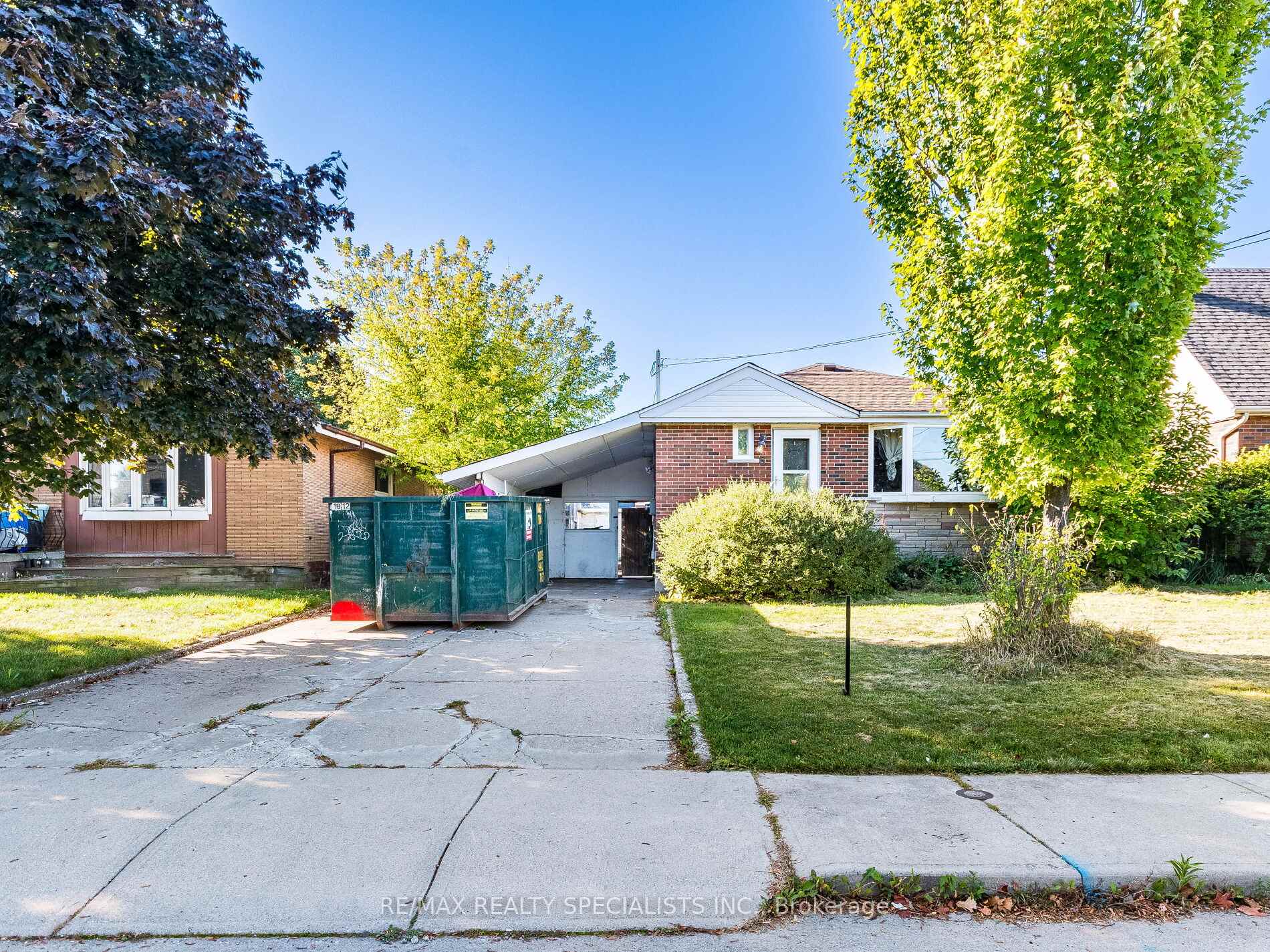 Photo 10 of 6 Endfield Avenue, Hamilton, Huntington — HOMEH