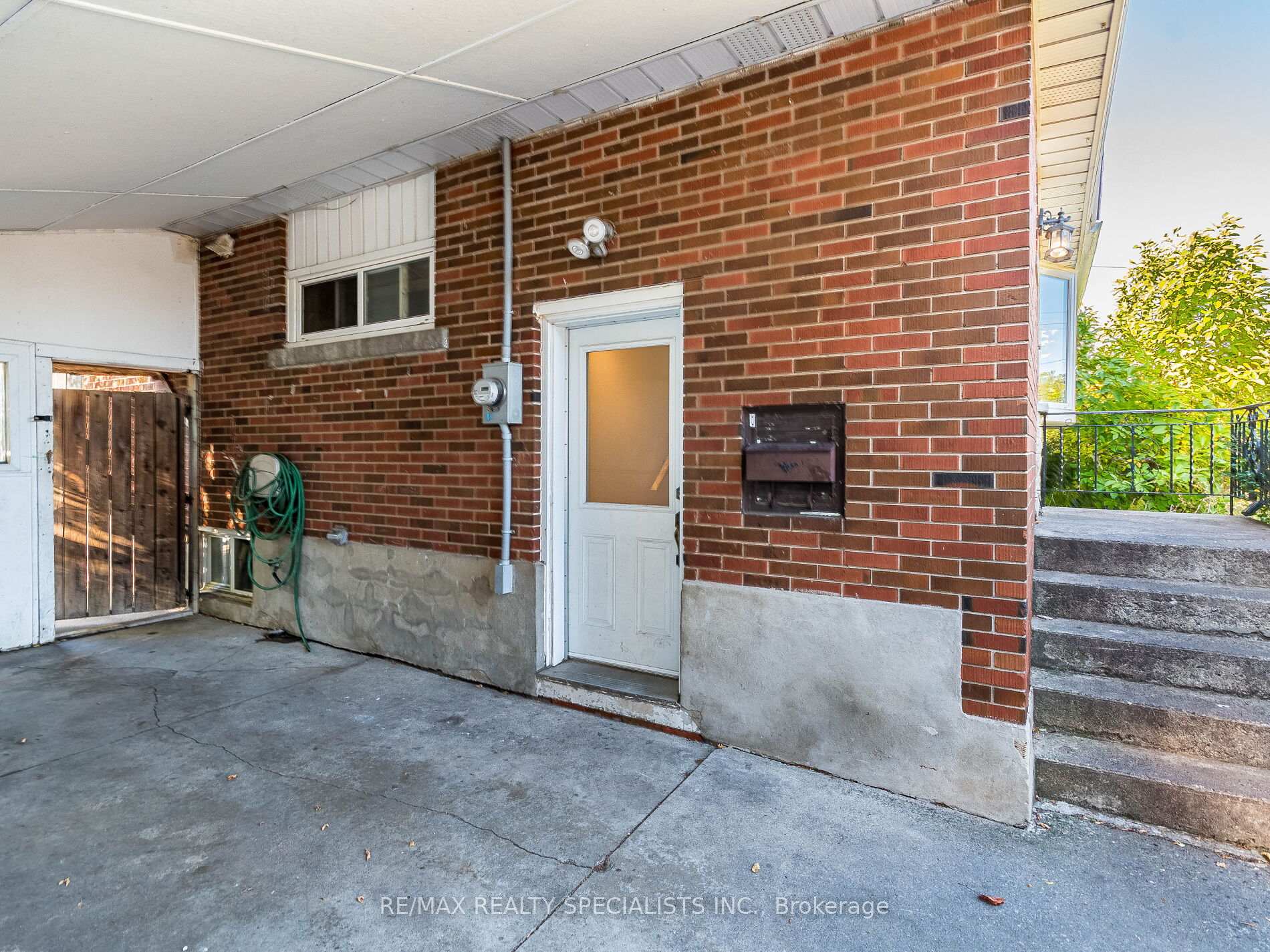 Photo 4 of 6 Endfield Avenue, Hamilton, Huntington — HOMEH