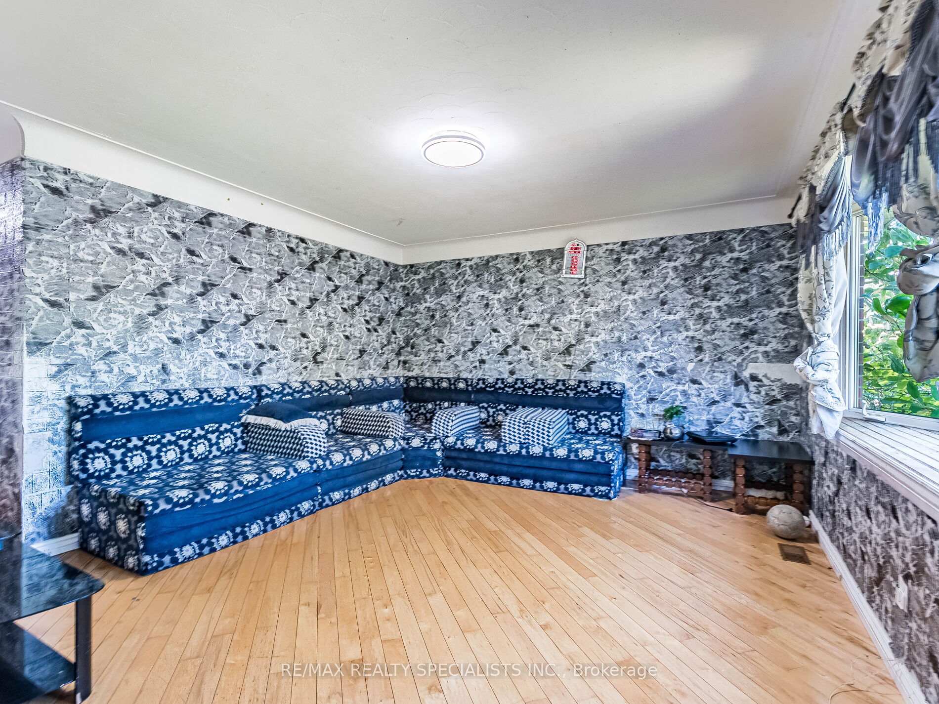 Photo 8 of 6 Endfield Avenue, Hamilton, Huntington — HOMEH