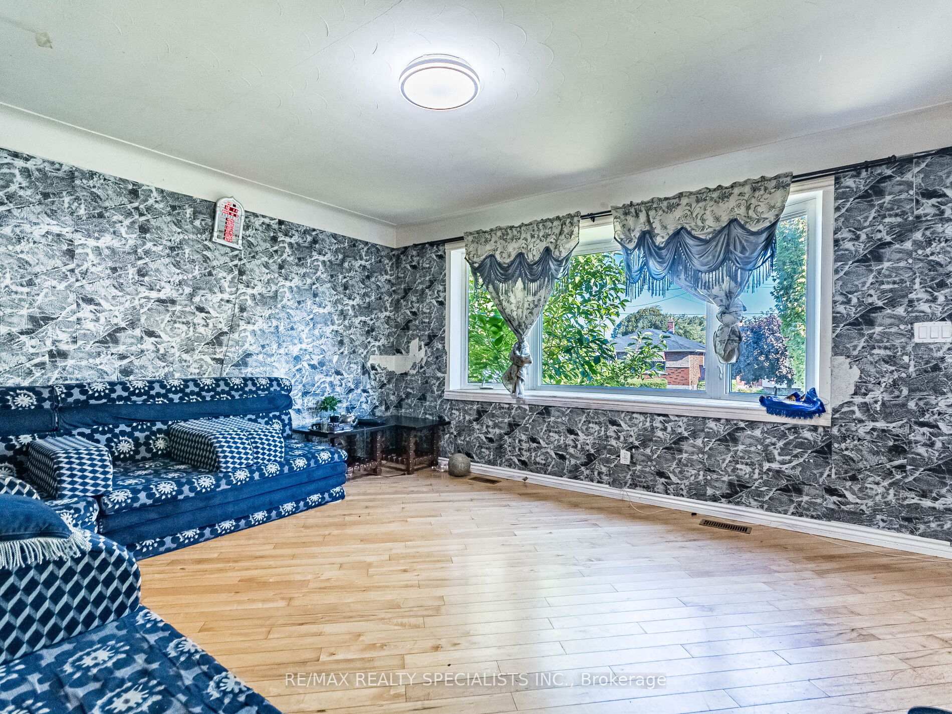 Photo 9 of 6 Endfield Avenue, Hamilton, Huntington — HOMEH