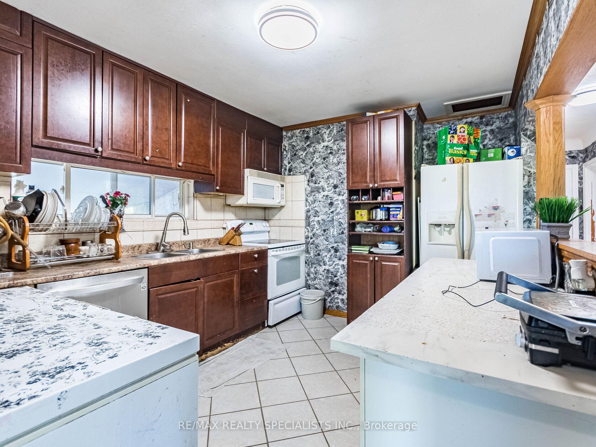 Photo 15 of 6 Endfield Avenue, Hamilton, Huntington — HOMEH
