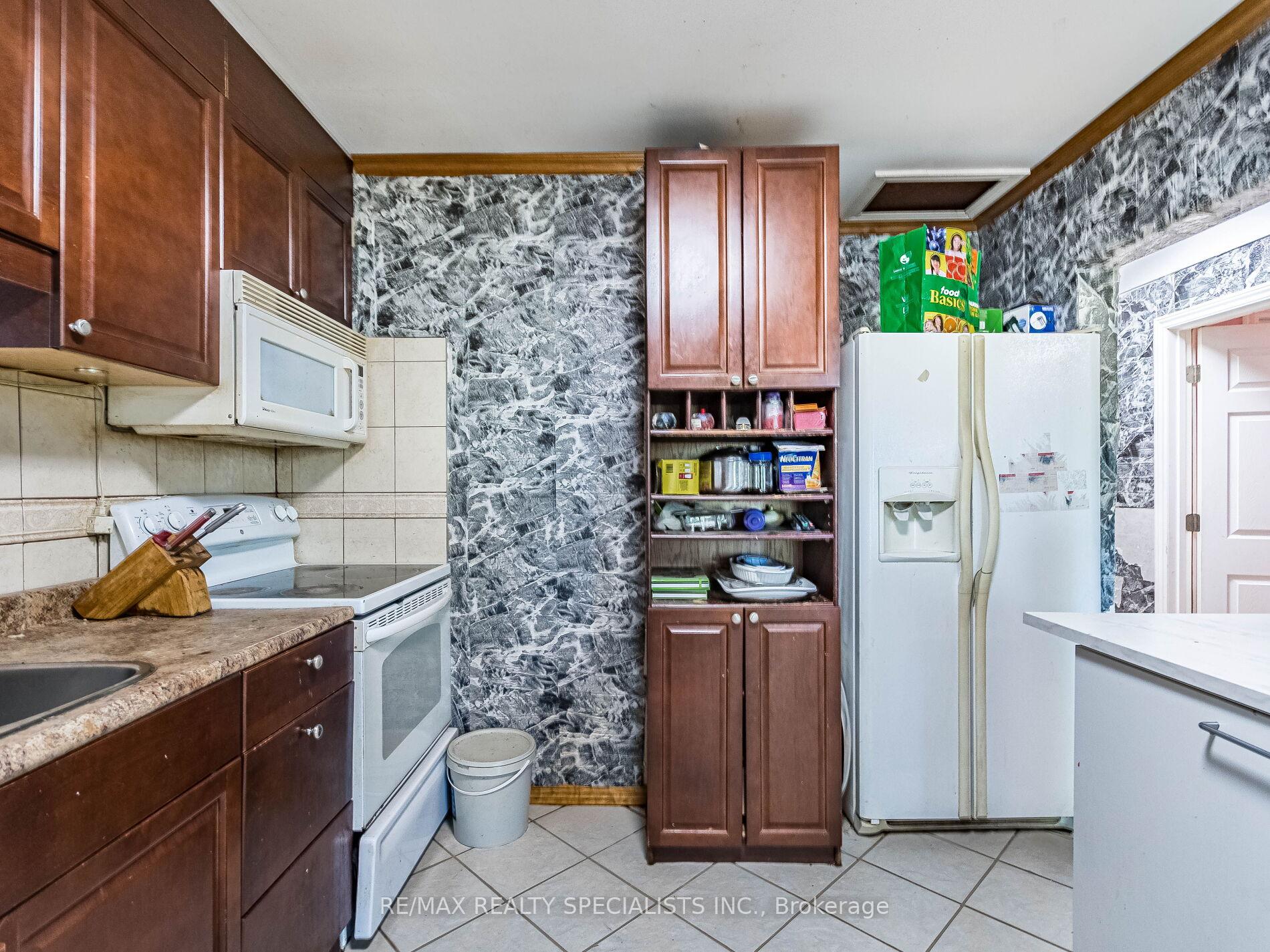 Photo 14 of 6 Endfield Avenue, Hamilton, Huntington — HOMEH