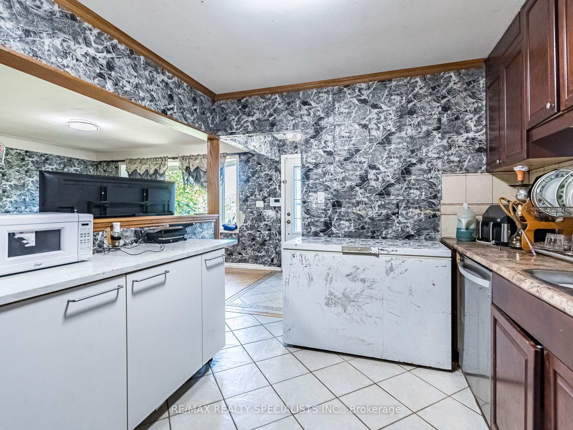 Photo 13 of 6 Endfield Avenue, Hamilton, Huntington — HOMEH