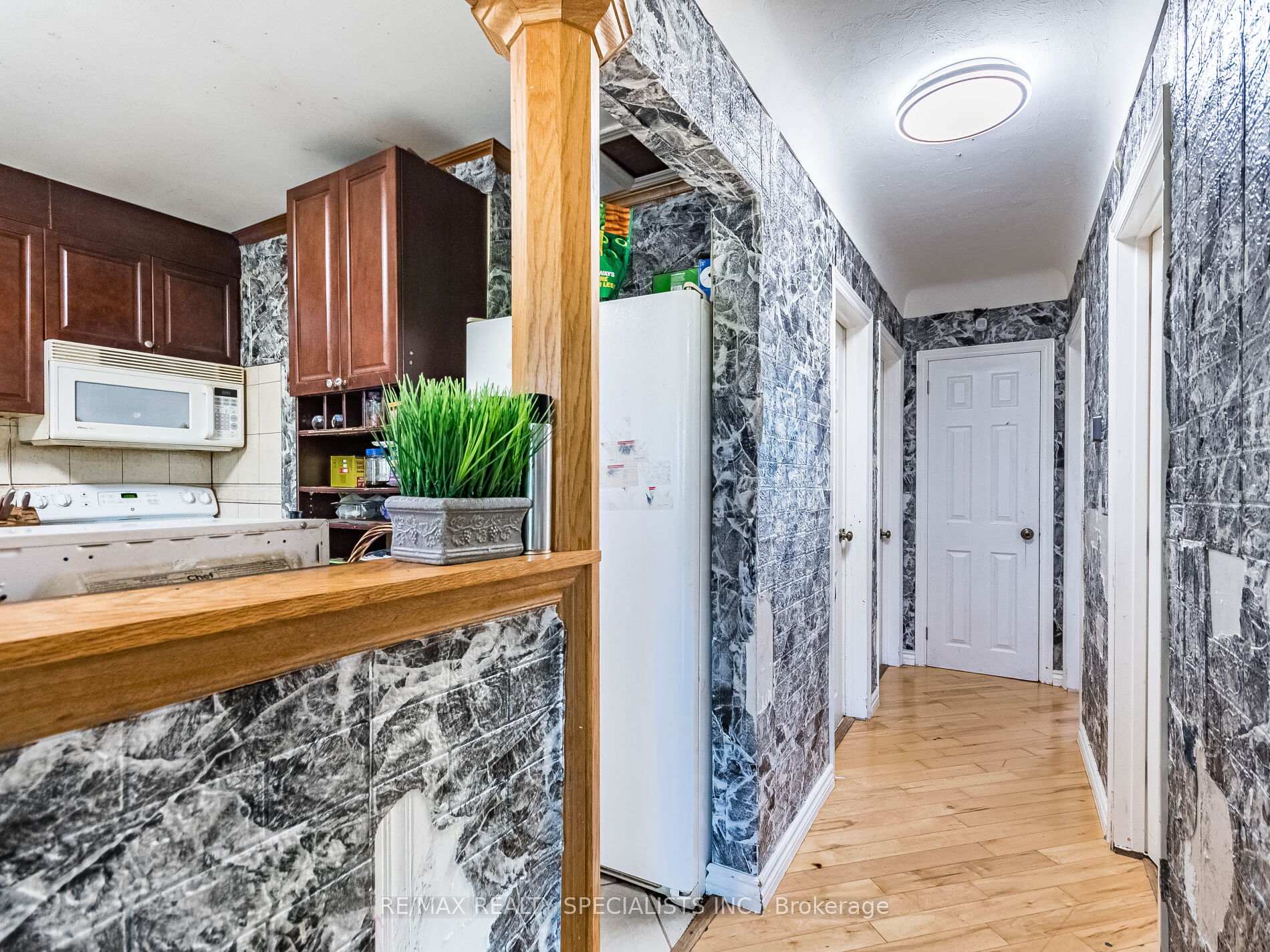 Photo 16 of 6 Endfield Avenue, Hamilton, Huntington — HOMEH