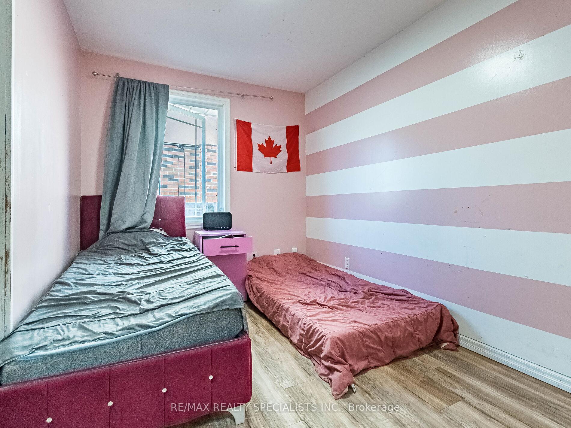 Photo 40 of 6 Endfield Avenue, Hamilton, Huntington — HOMEH