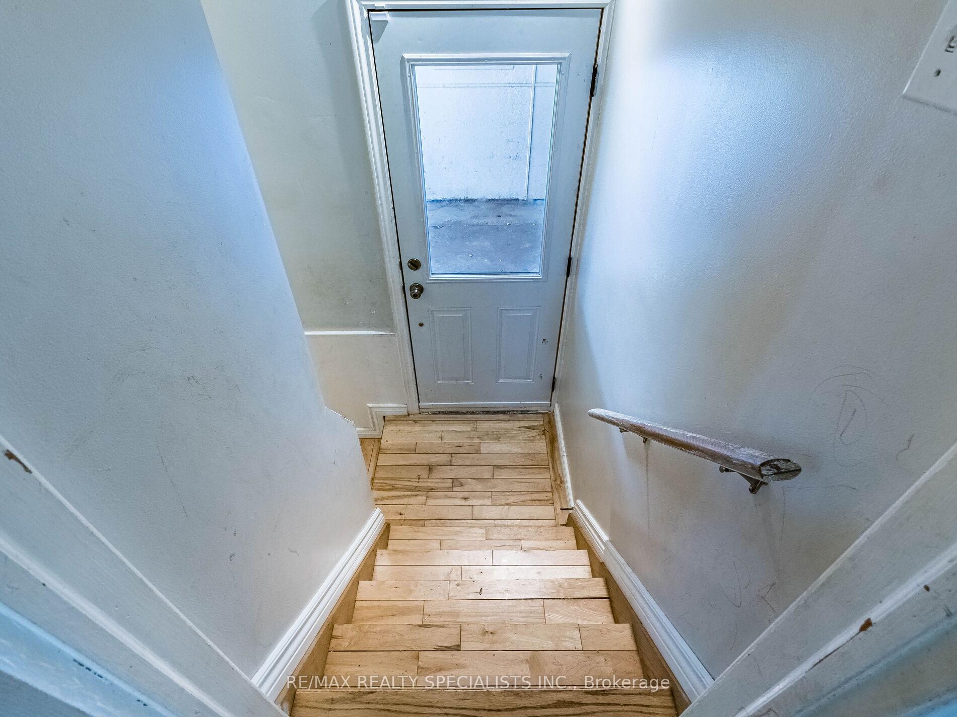 Photo 39 of 6 Endfield Avenue, Hamilton, Huntington — HOMEH