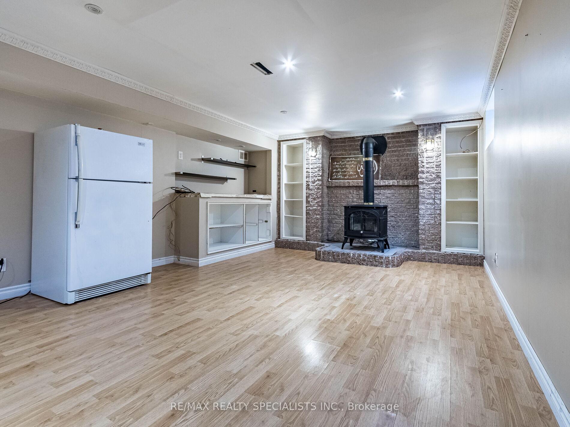 Photo 47 of 6 Endfield Avenue, Hamilton, Huntington — HOMEH