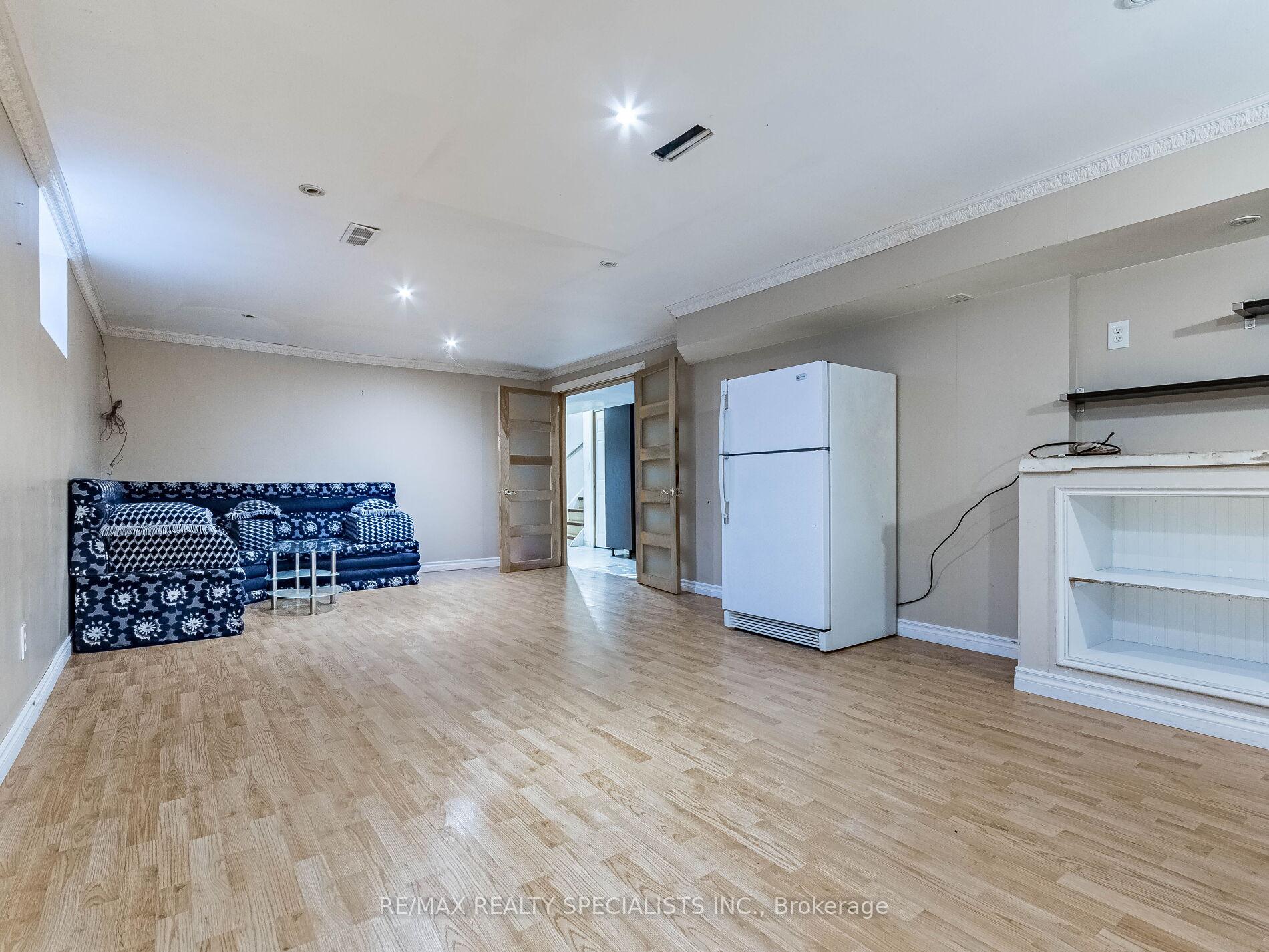 Photo 21 of 6 Endfield Avenue, Hamilton, Huntington — HOMEH