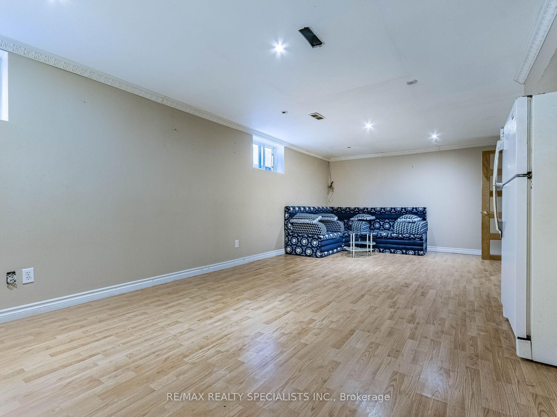 Photo 46 of 6 Endfield Avenue, Hamilton, Huntington — HOMEH