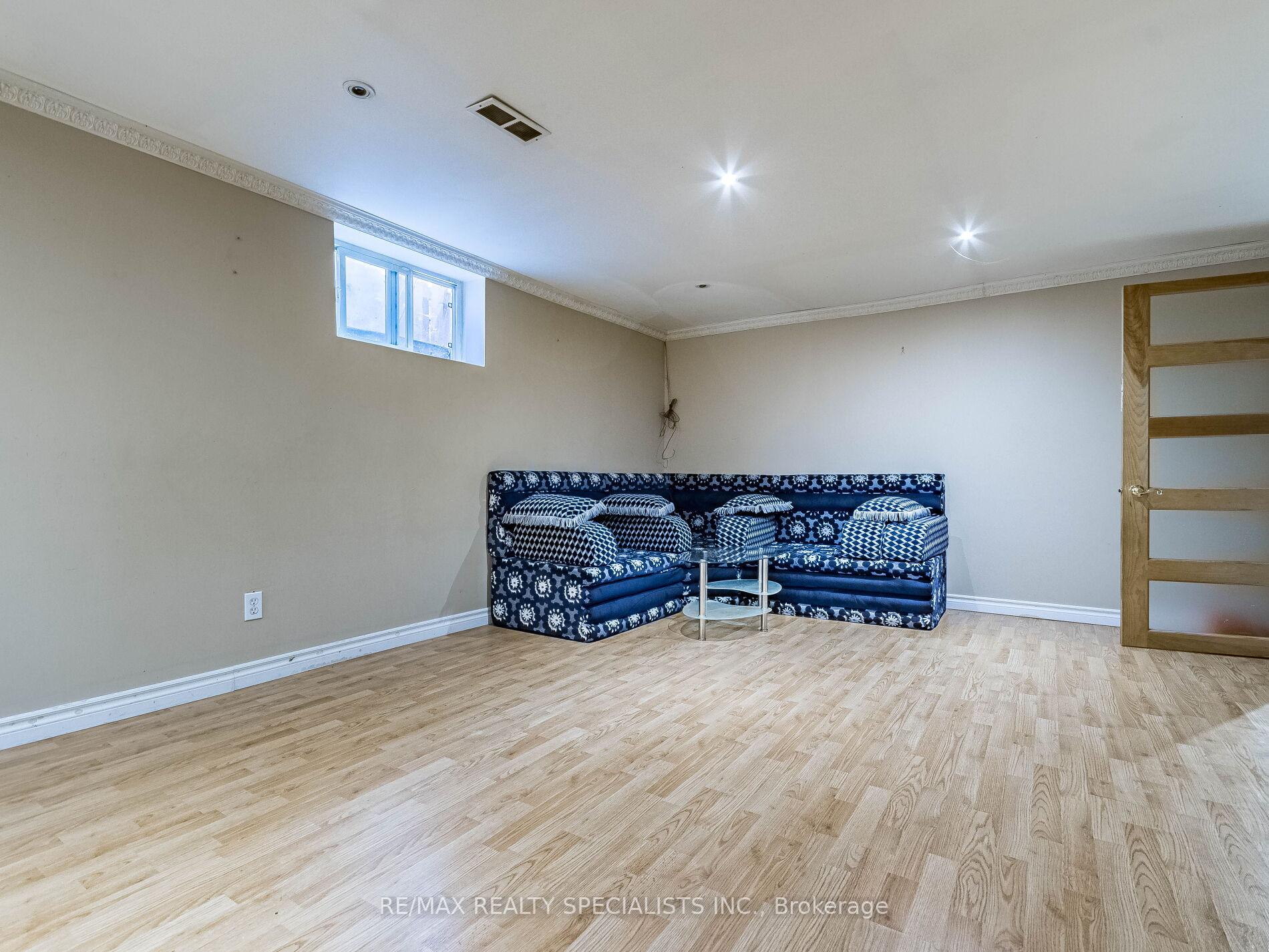 Photo 48 of 6 Endfield Avenue, Hamilton, Huntington — HOMEH