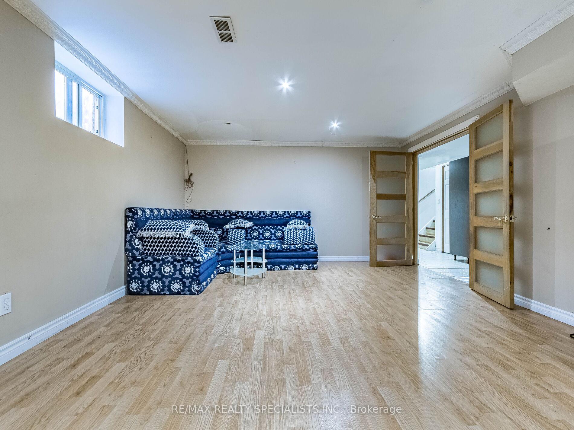 Photo 45 of 6 Endfield Avenue, Hamilton, Huntington — HOMEH