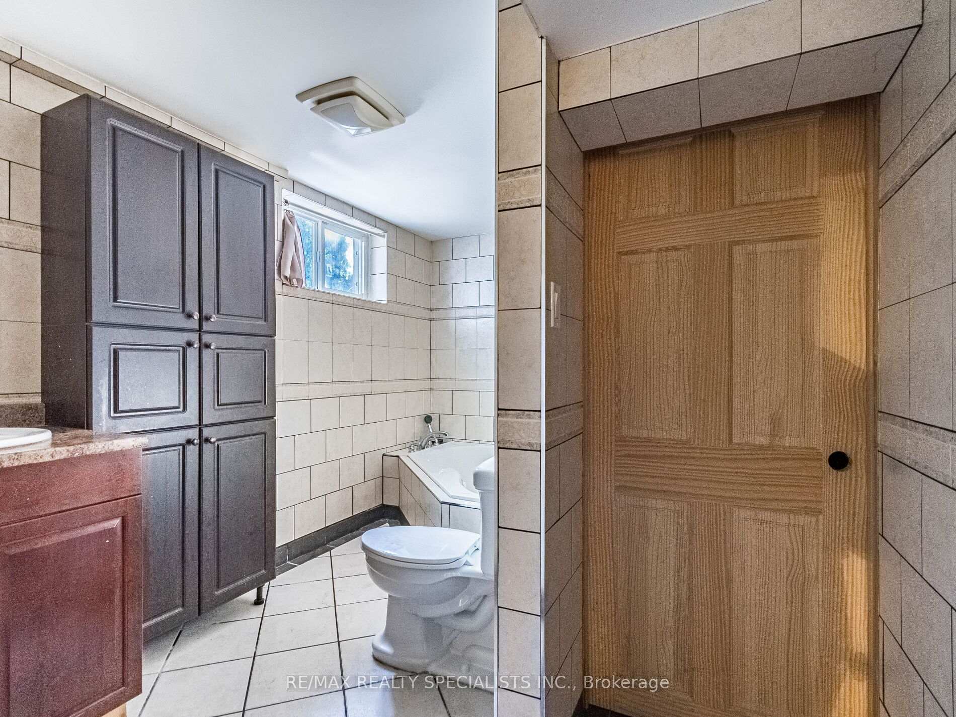 Photo 24 of 6 Endfield Avenue, Hamilton, Huntington — HOMEH
