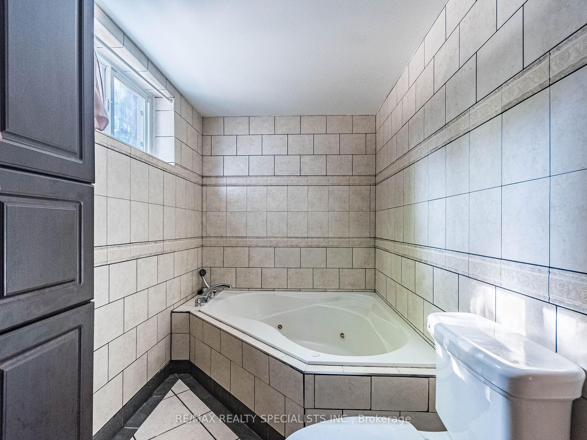 Photo 26 of 6 Endfield Avenue, Hamilton, Huntington — HOMEH