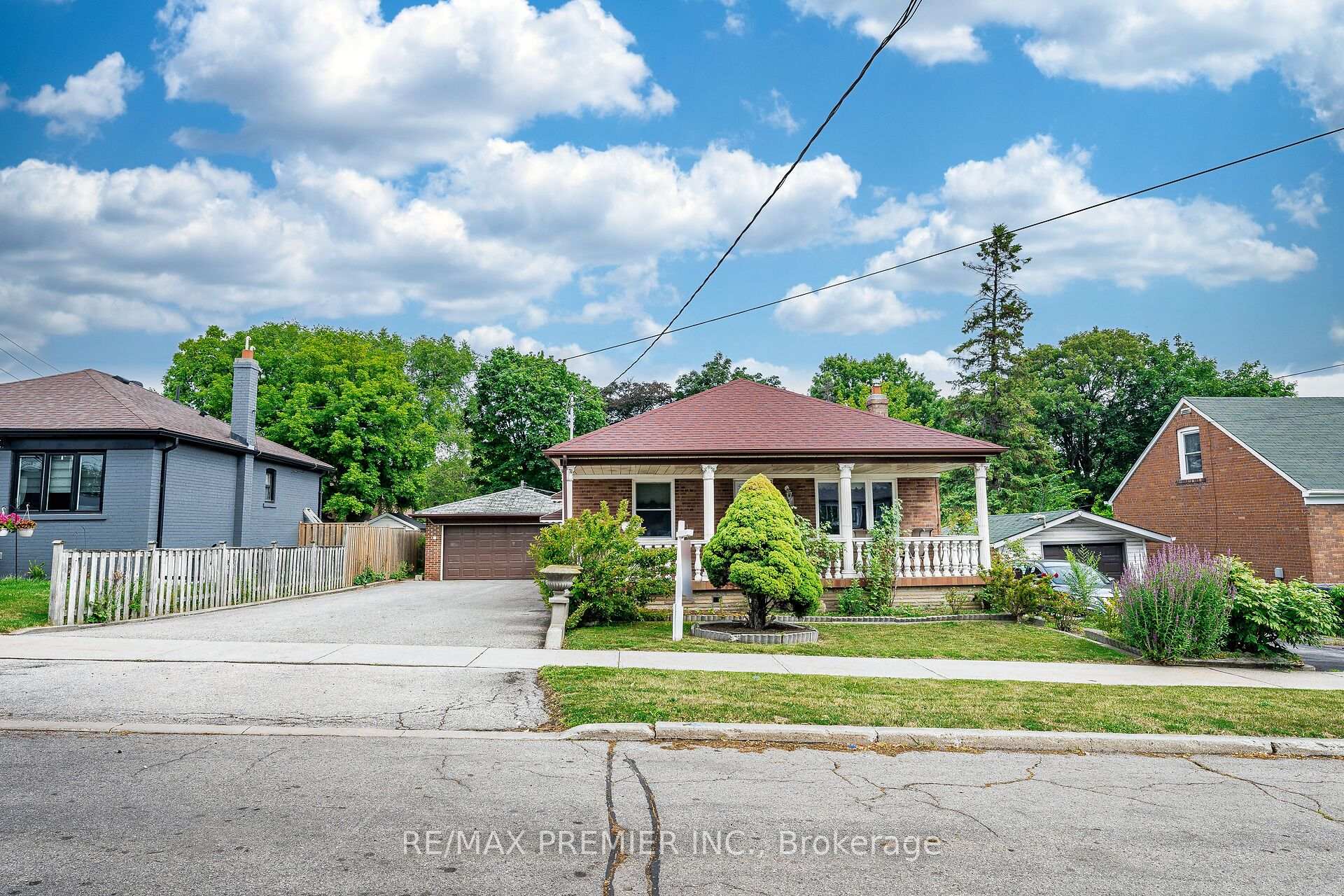 Front of 22 Meadow Lane Avenue