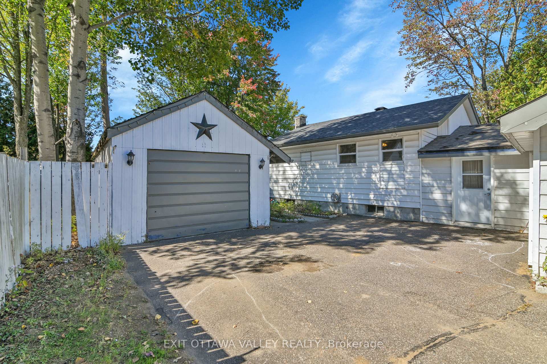Photo 15 of 77 Doran Street, Petawawa — HOMEH
