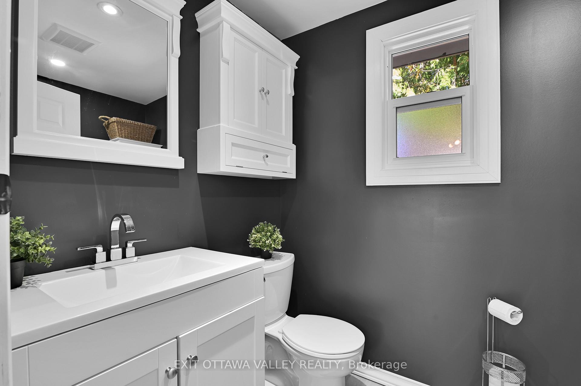 Photo 2 of 77 Doran Street, Petawawa — HOMEH