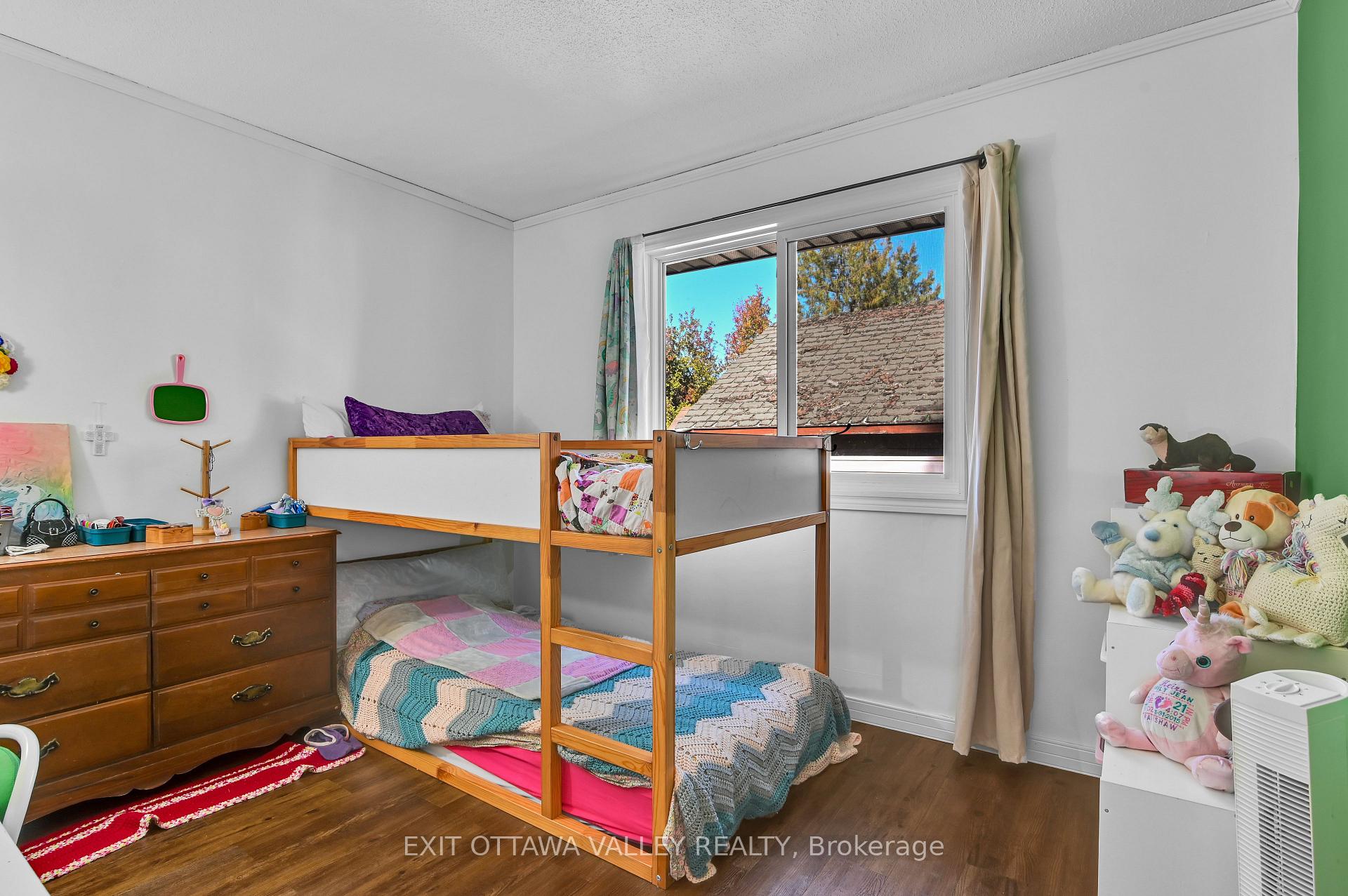 Photo 21 of 77 Doran Street, Petawawa — HOMEH