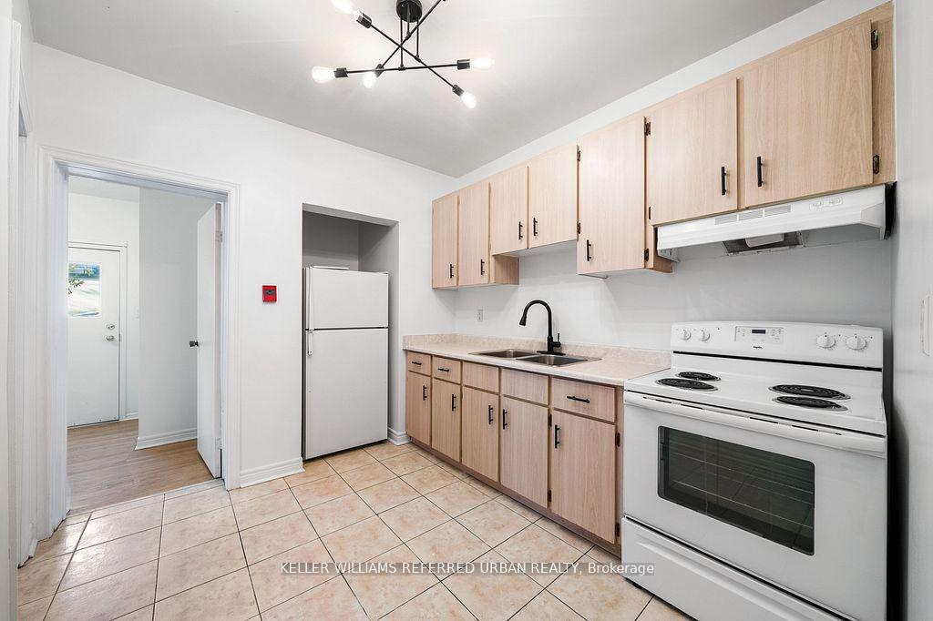 Photo 4 of Unit Main, 46 Concord Avenue, Toronto, Palmerston-Little Italy — HOMEH
