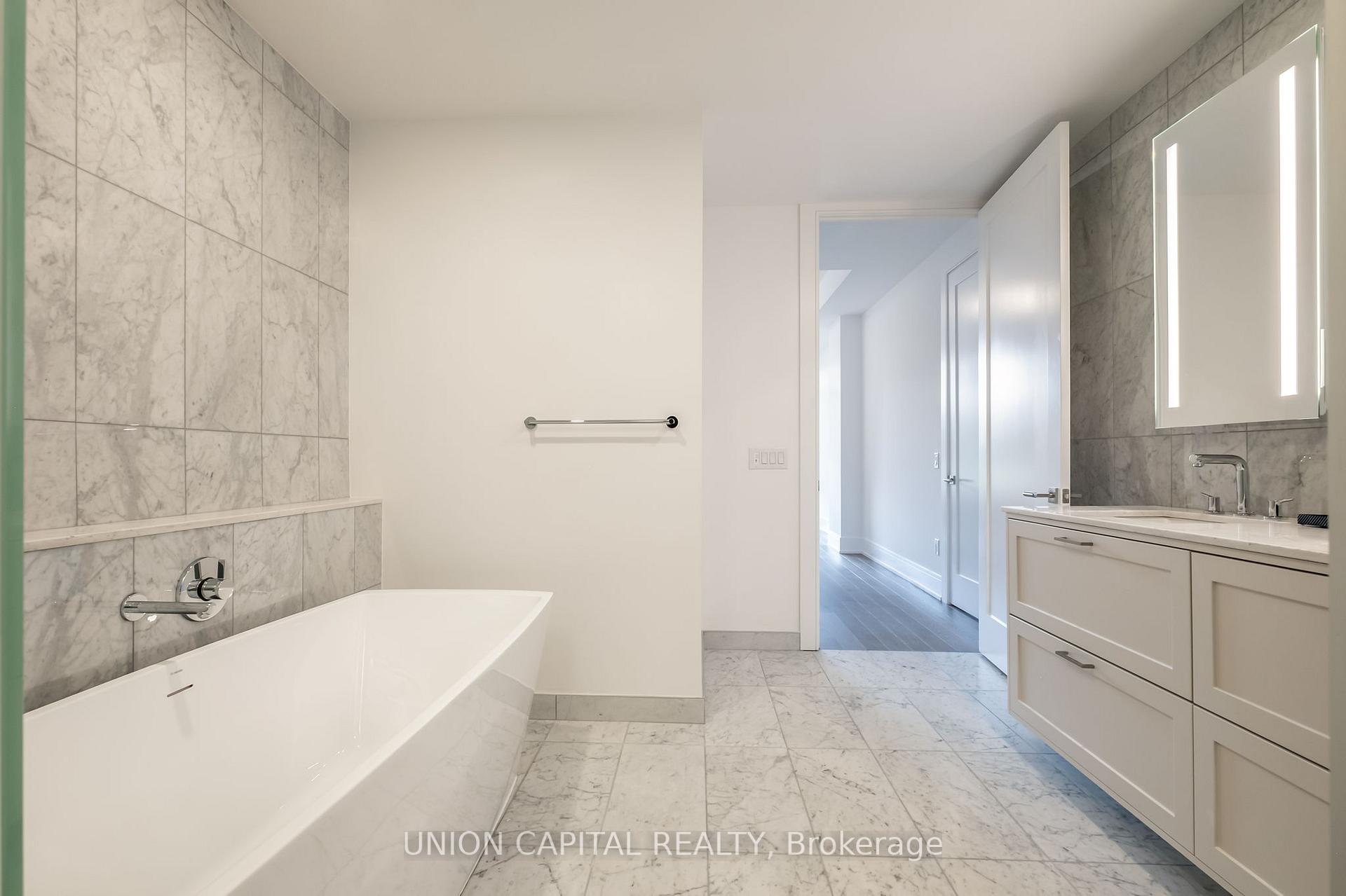 Photo 4 of Unit 19, 399 Royal Orchard Boulevard, Markham, Royal Orchard — HOMEH