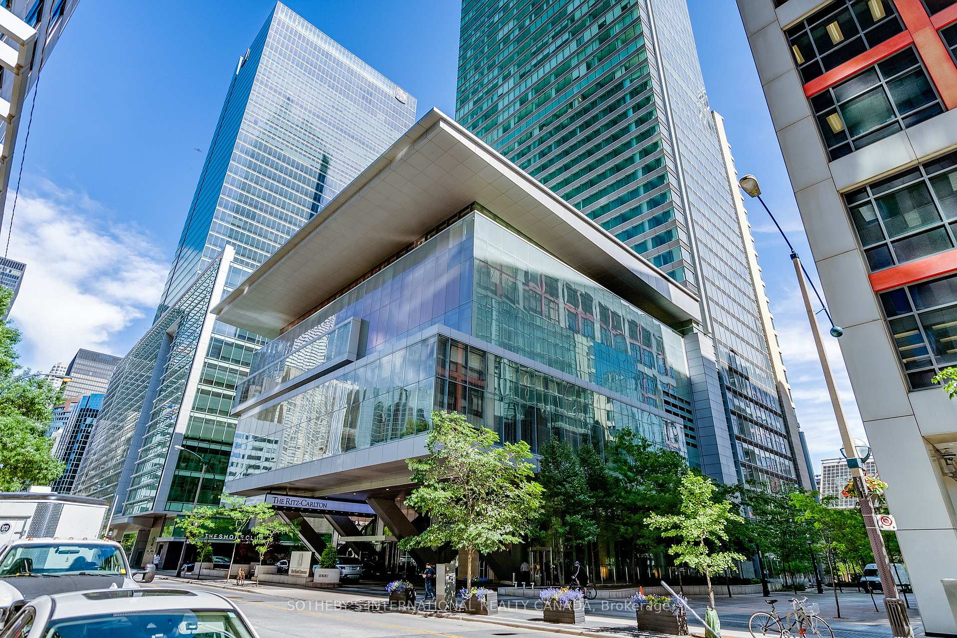 Front of Unit 4401, 183 Wellington Street W