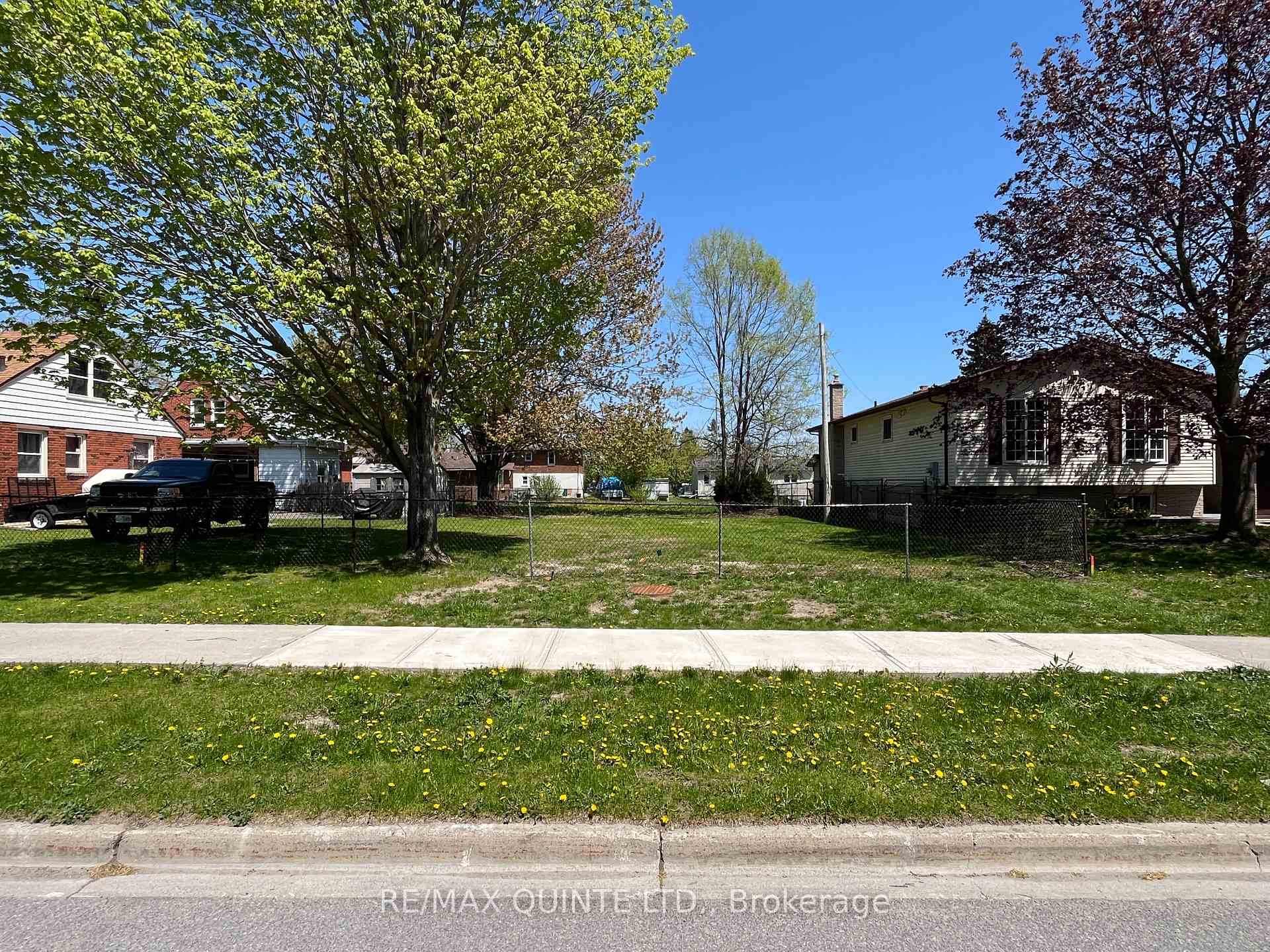 Photo 3 of 177 Singleton Drive, Belleville, Belleville Ward — HOMEH