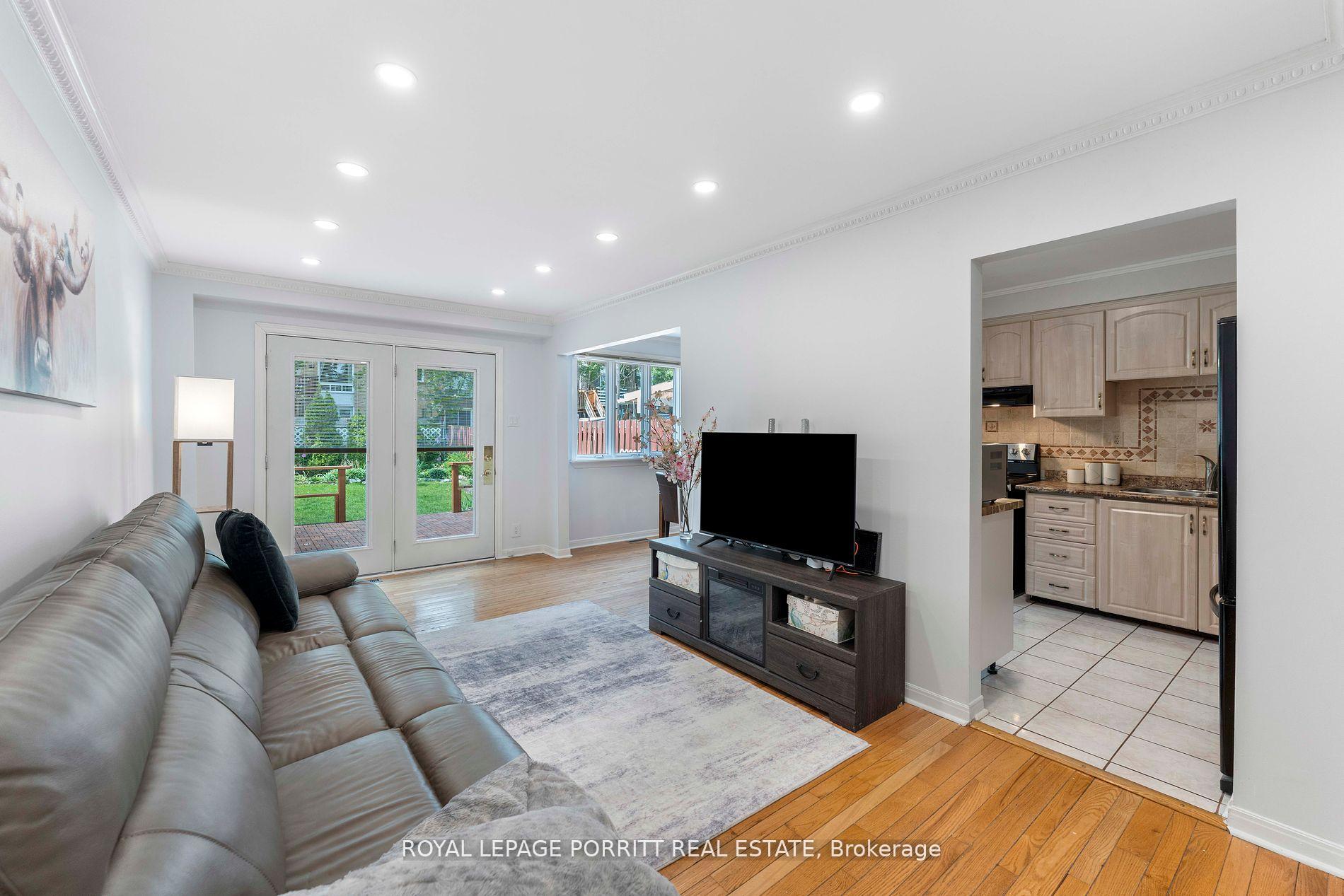 Photo 40 of 32 Chaucer Crescent, Barrie, Letitia Heights — HOMEH