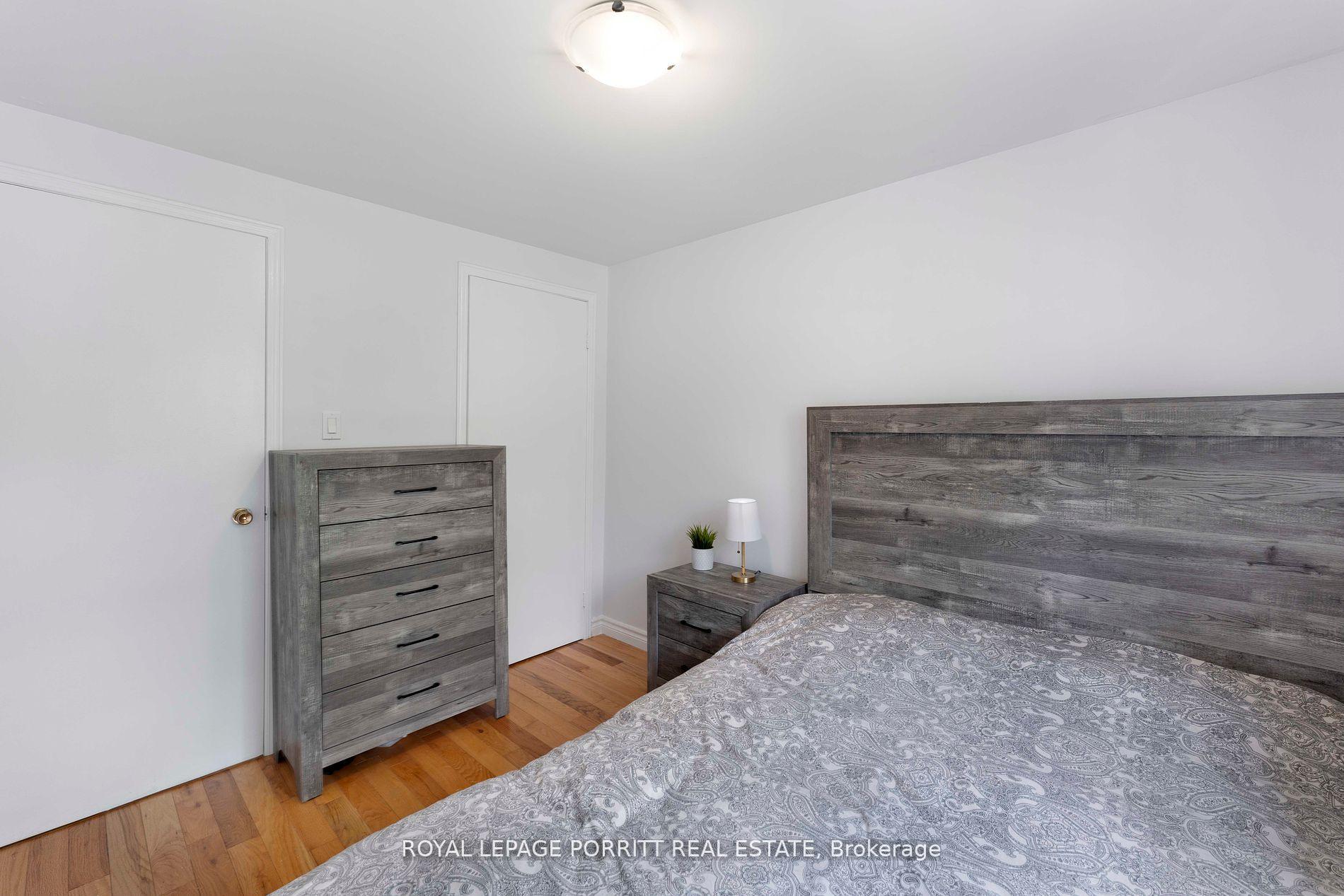 Photo 12 of 32 Chaucer Crescent, Barrie, Letitia Heights — HOMEH
