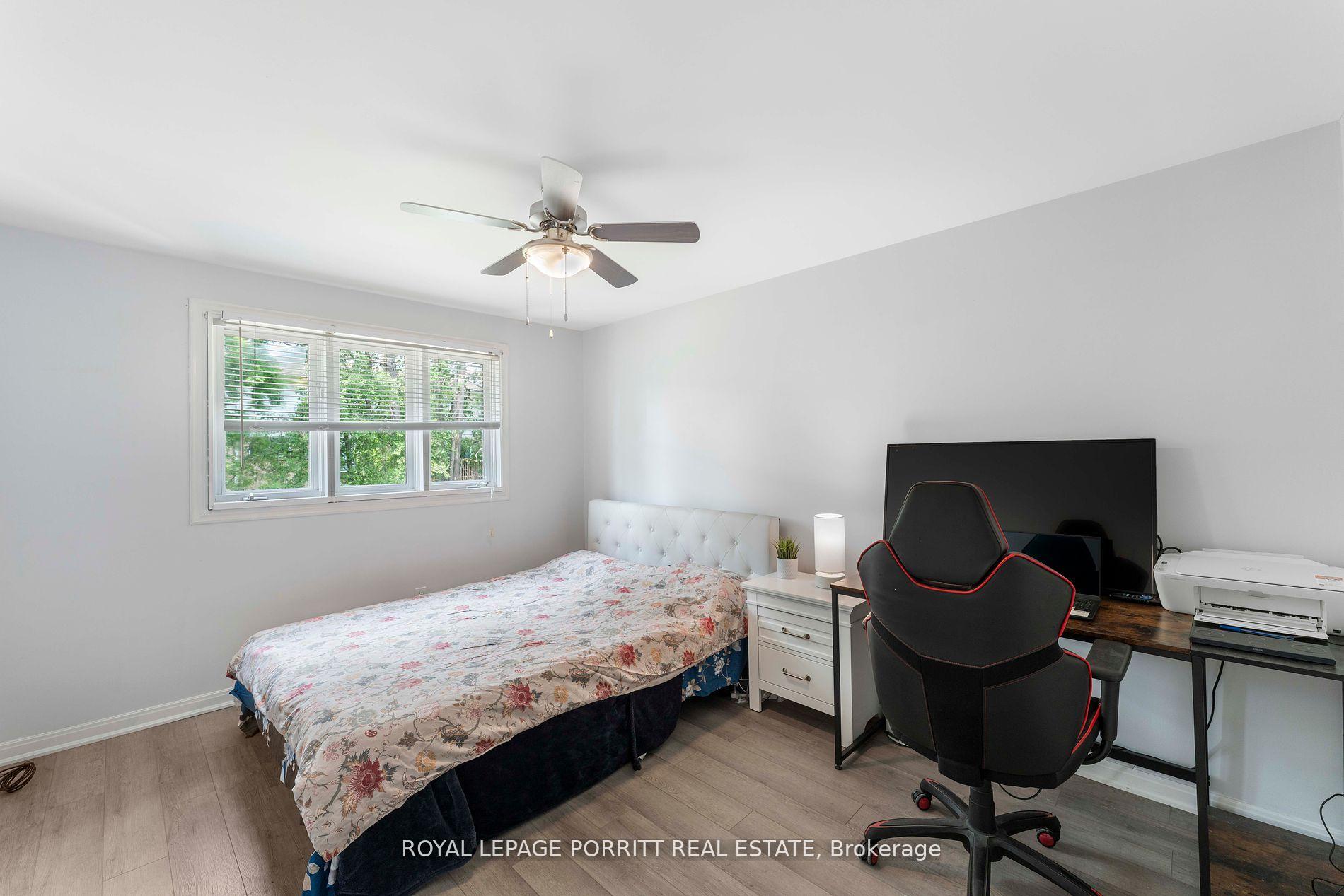 Photo 2 of 32 Chaucer Crescent, Barrie, Letitia Heights — HOMEH