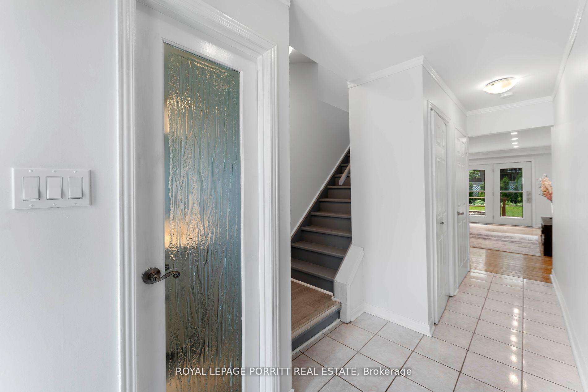 Photo 7 of 32 Chaucer Crescent, Barrie, Letitia Heights — HOMEH