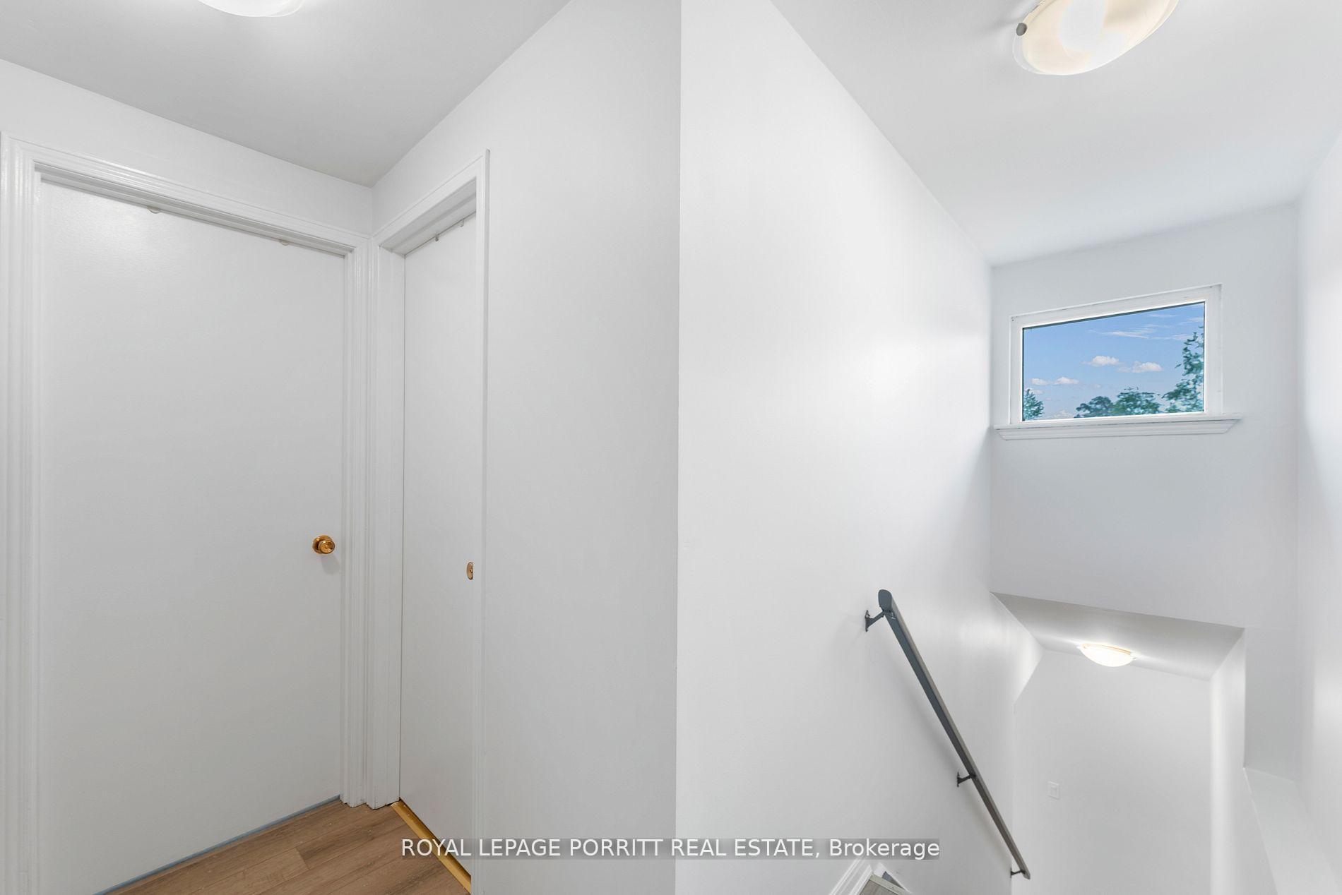 Photo 43 of 32 Chaucer Crescent, Barrie, Letitia Heights — HOMEH