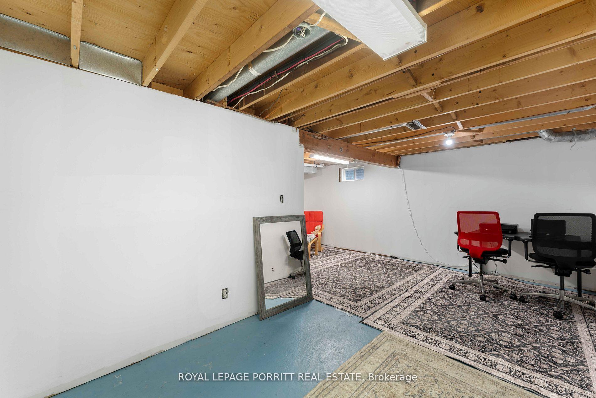 Photo 21 of 32 Chaucer Crescent, Barrie, Letitia Heights — HOMEH