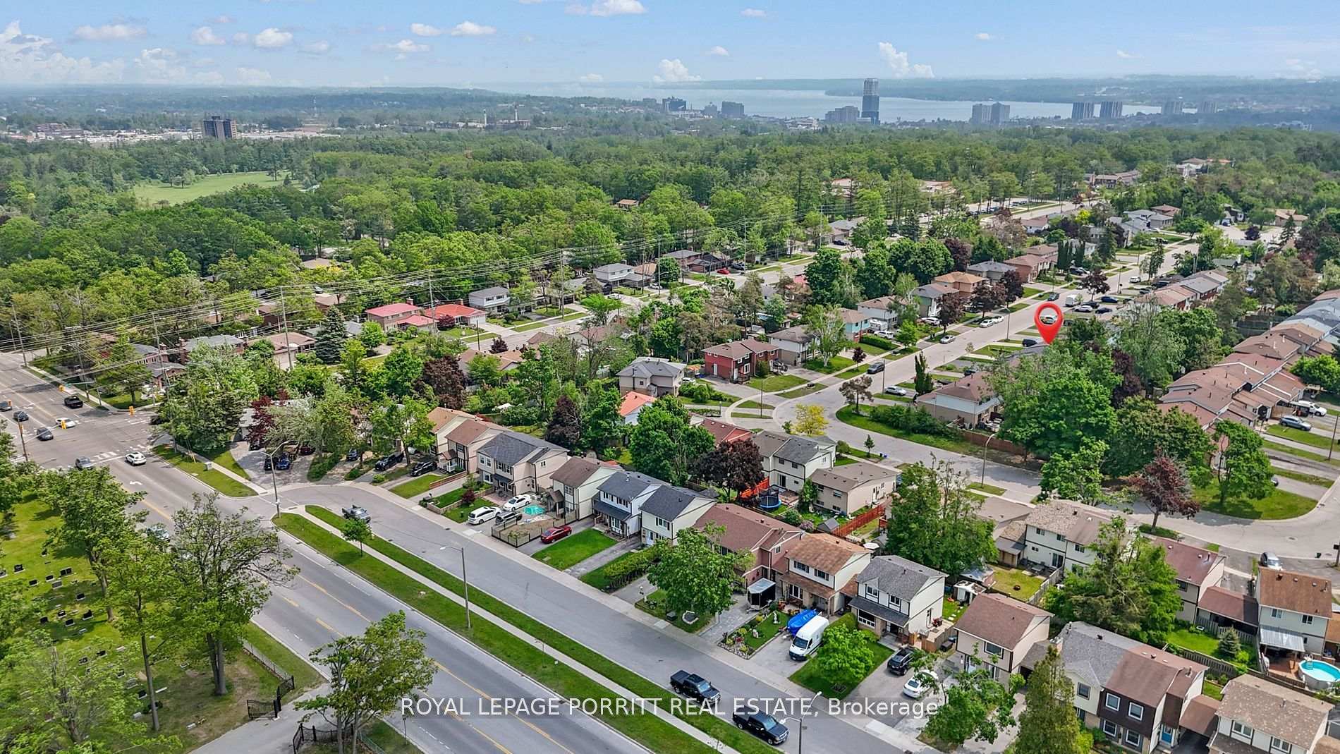 Photo 37 of 32 Chaucer Crescent, Barrie, Letitia Heights — HOMEH
