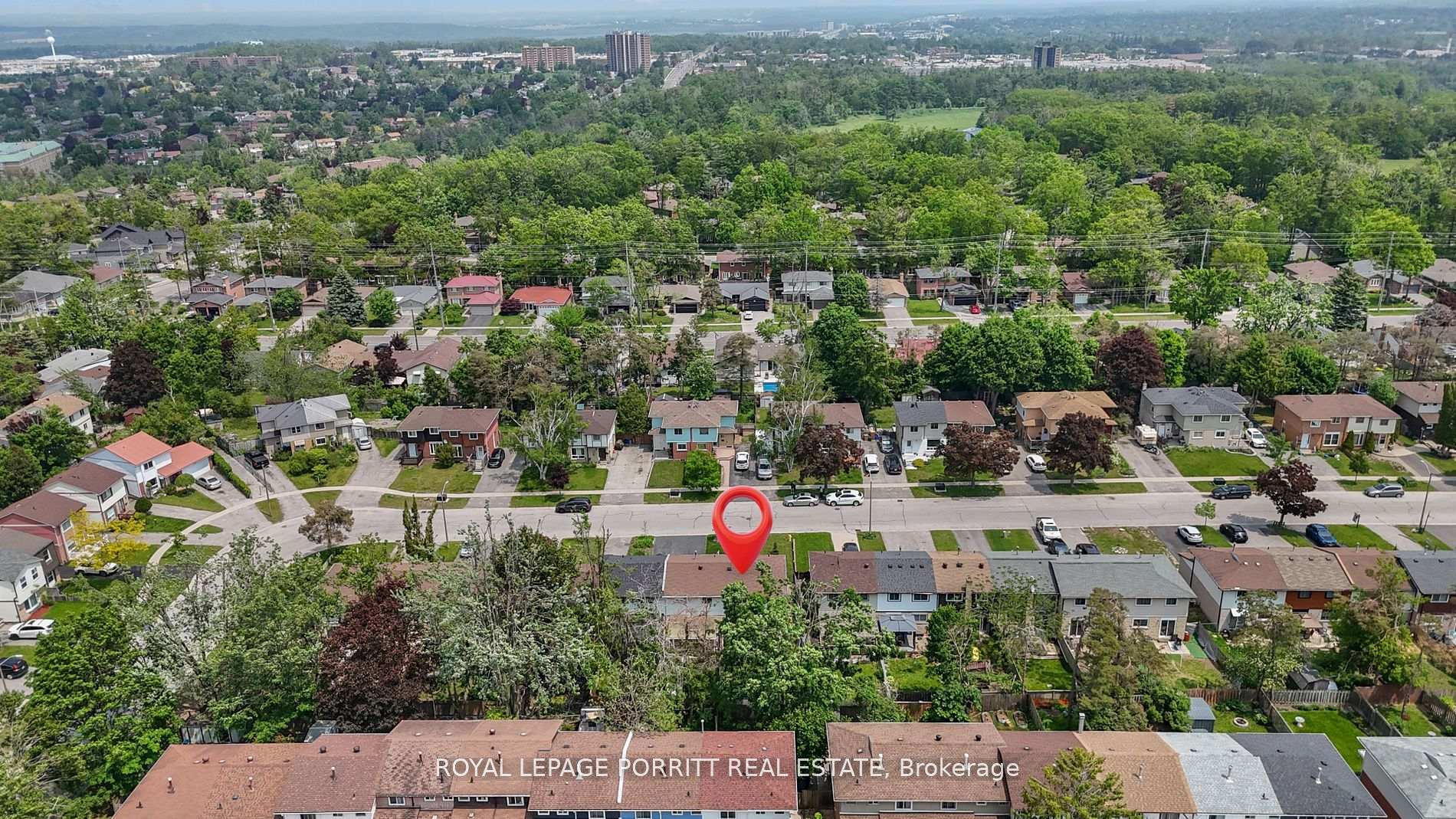 Photo 13 of 32 Chaucer Crescent, Barrie, Letitia Heights — HOMEH