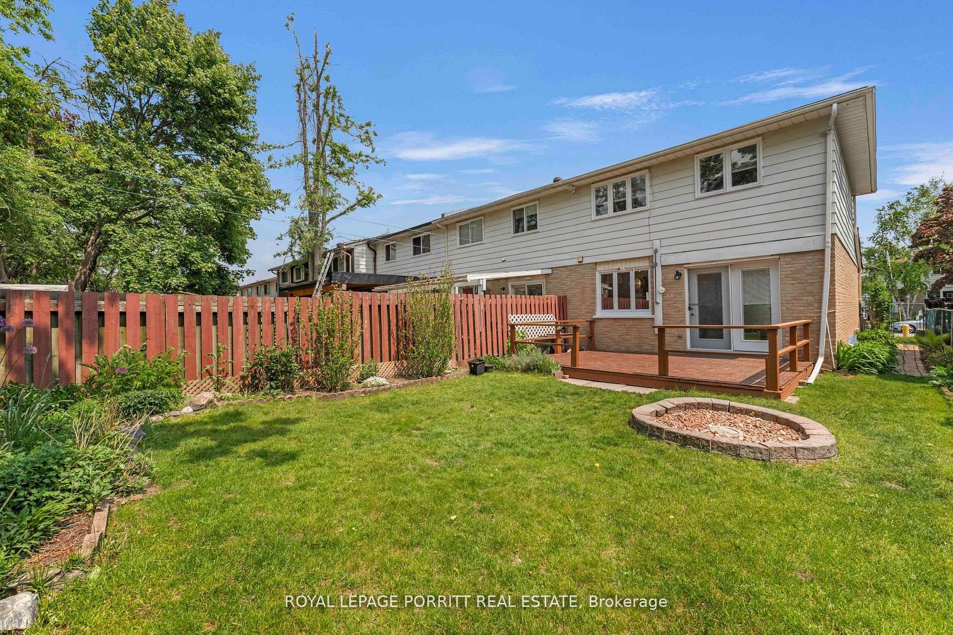 Photo 28 of 32 Chaucer Crescent, Barrie, Letitia Heights — HOMEH