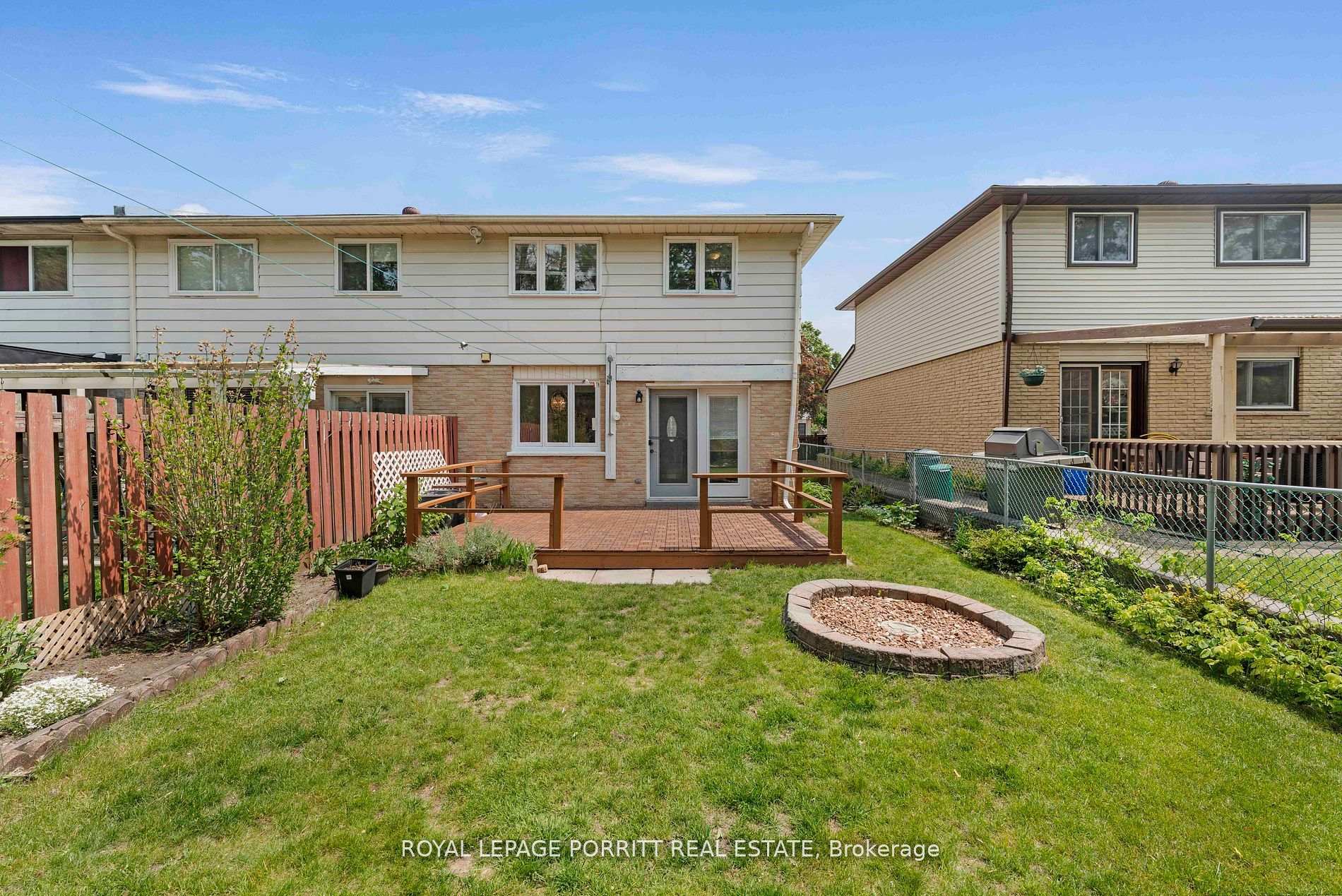 Photo 22 of 32 Chaucer Crescent, Barrie, Letitia Heights — HOMEH