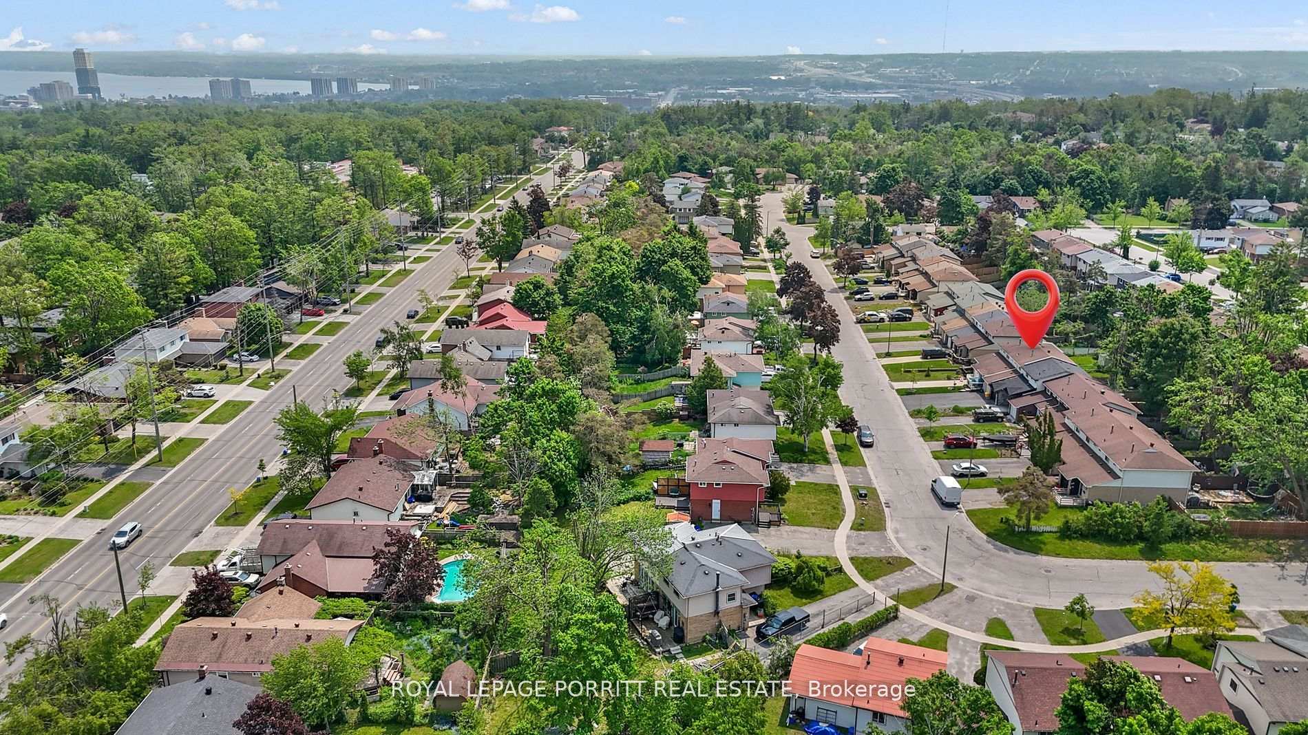 Photo 38 of 32 Chaucer Crescent, Barrie, Letitia Heights — HOMEH