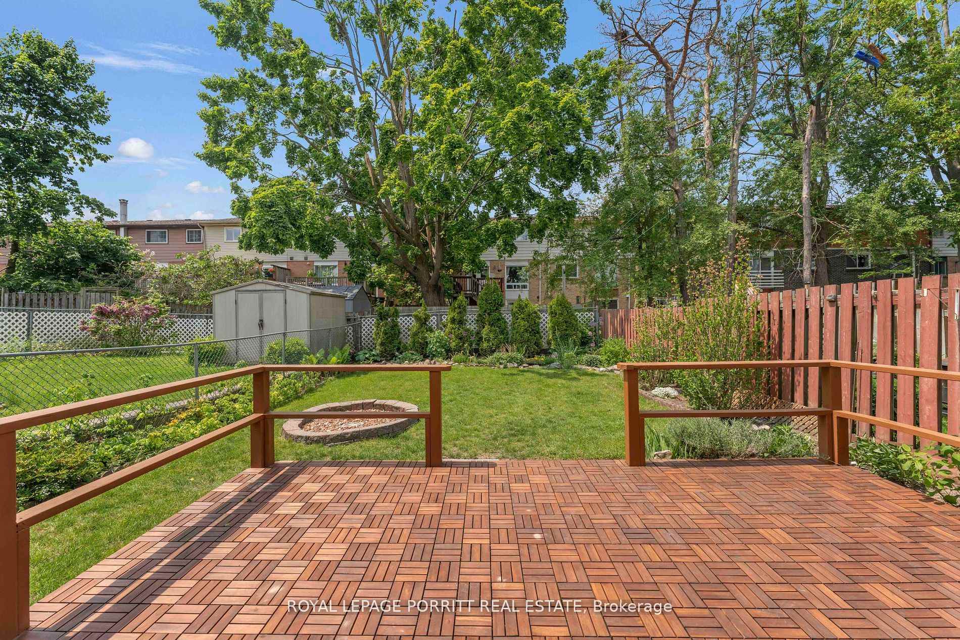 Photo 35 of 32 Chaucer Crescent, Barrie, Letitia Heights — HOMEH