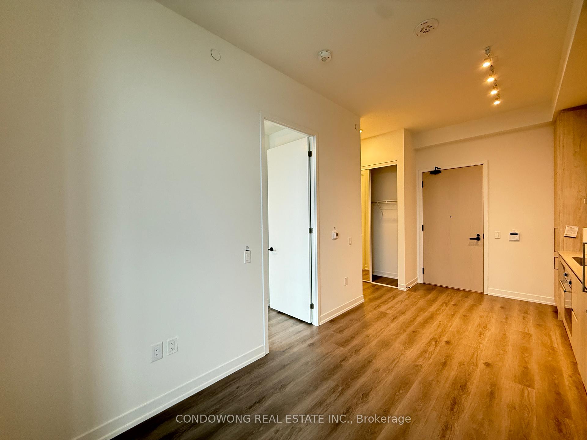 Photo 4 of Unit 5811, 225 Commerce Street, Vaughan, Vaughan Corporate Centre — HOMEH
