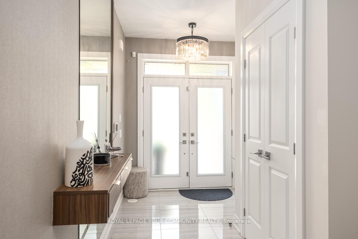 Photo 2 of 21 John Stocks Way, Markham, Aileen-Willowbrook — HOMEH