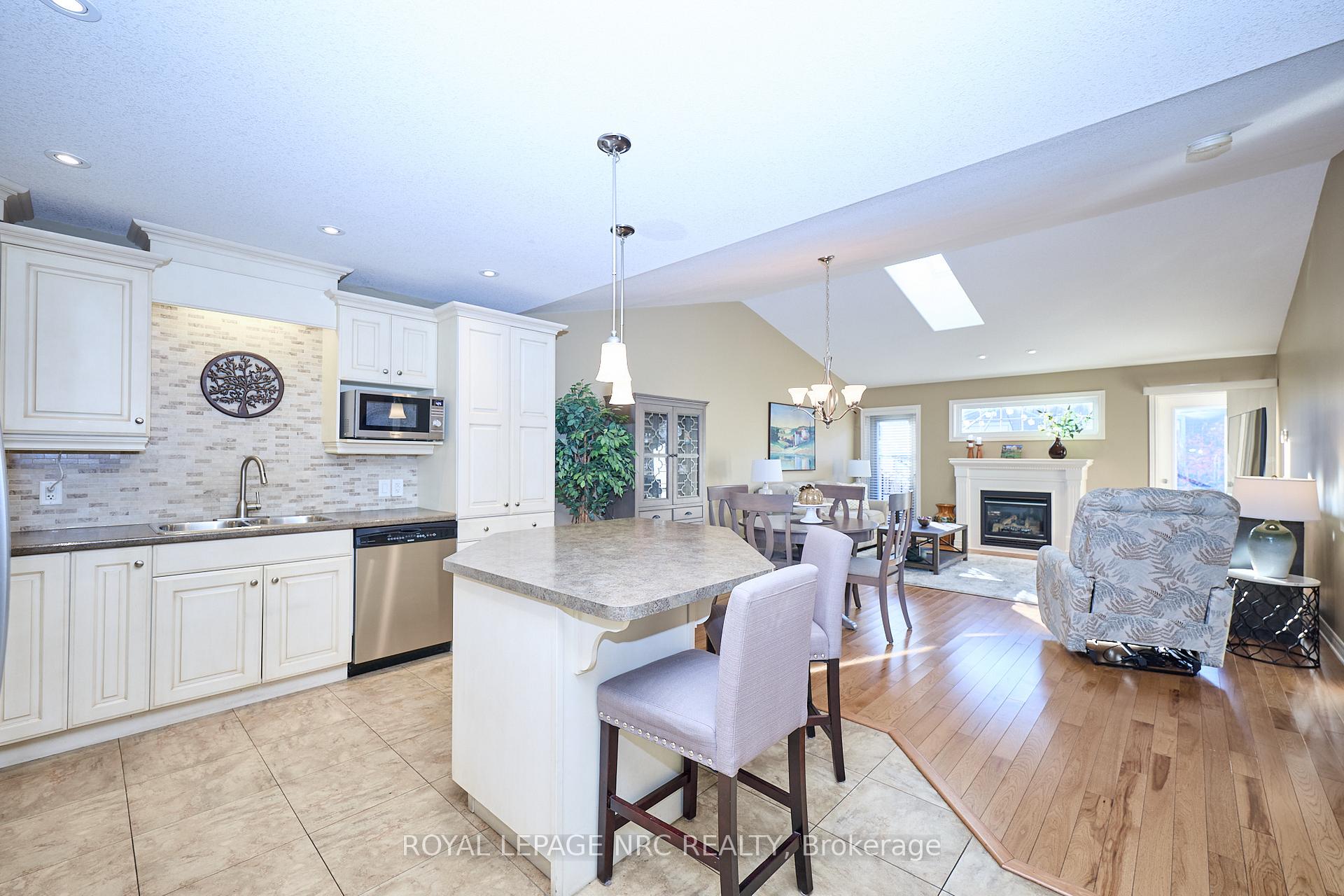 Photo 2 of Unit 8, 603 Welland Avenue, St. Catharines, Carlton/Bunting — HOMEH