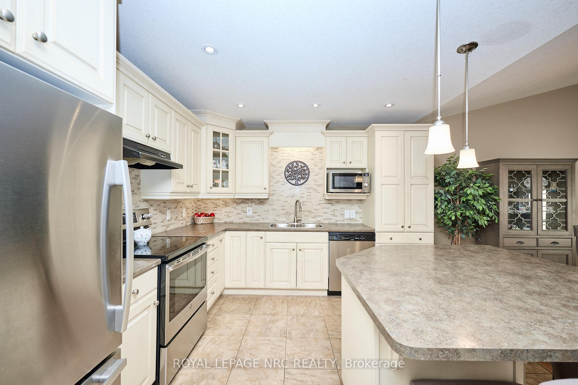 Photo 3 of Unit 8, 603 Welland Avenue, St. Catharines, Carlton/Bunting — HOMEH