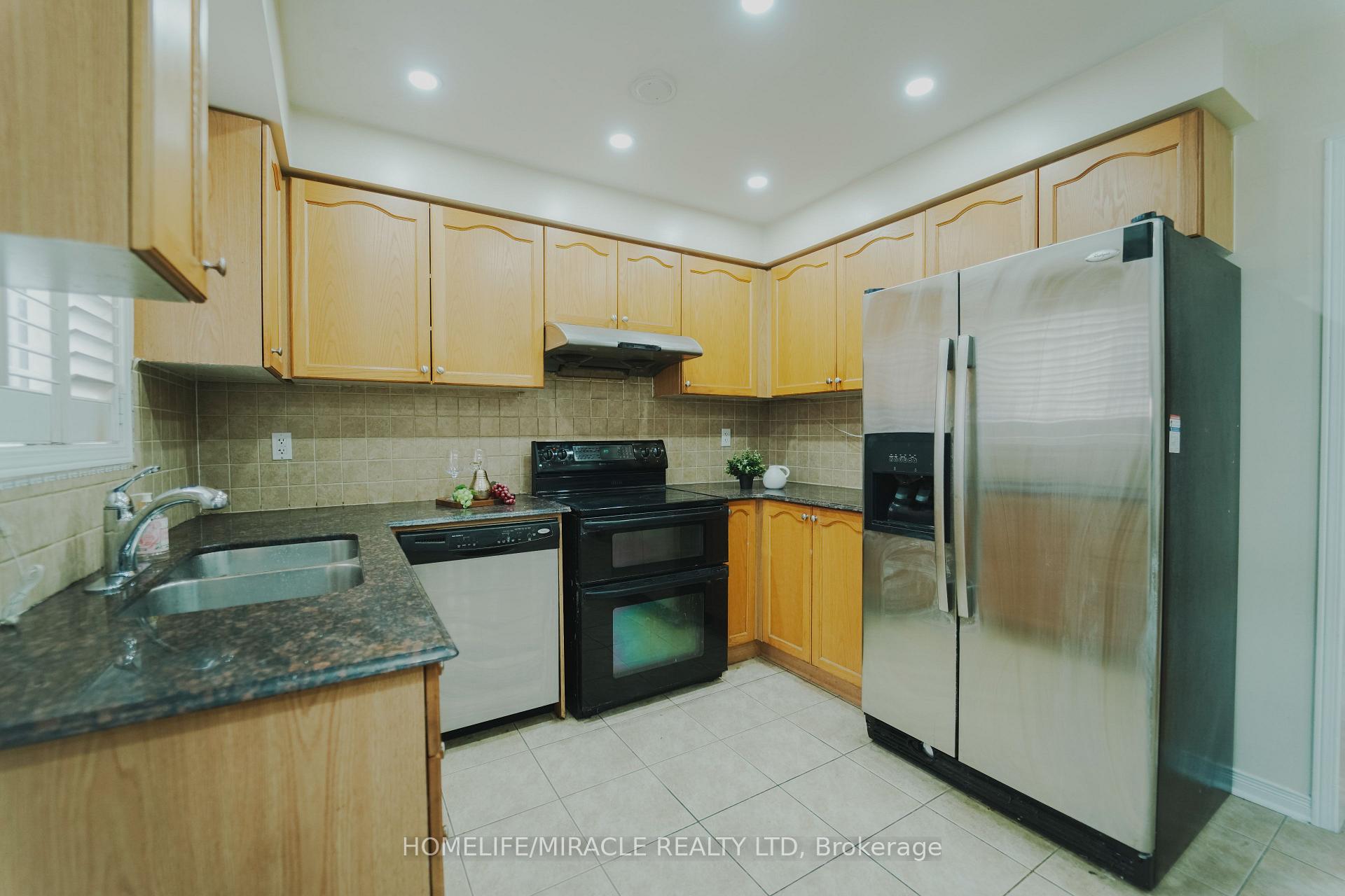 Photo 5 of 169 Crystal Glen Crescent, Brampton, Credit Valley — HOMEH