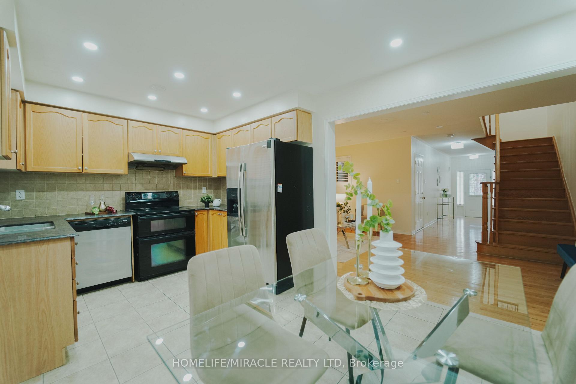 Photo 16 of 169 Crystal Glen Crescent, Brampton, Credit Valley — HOMEH