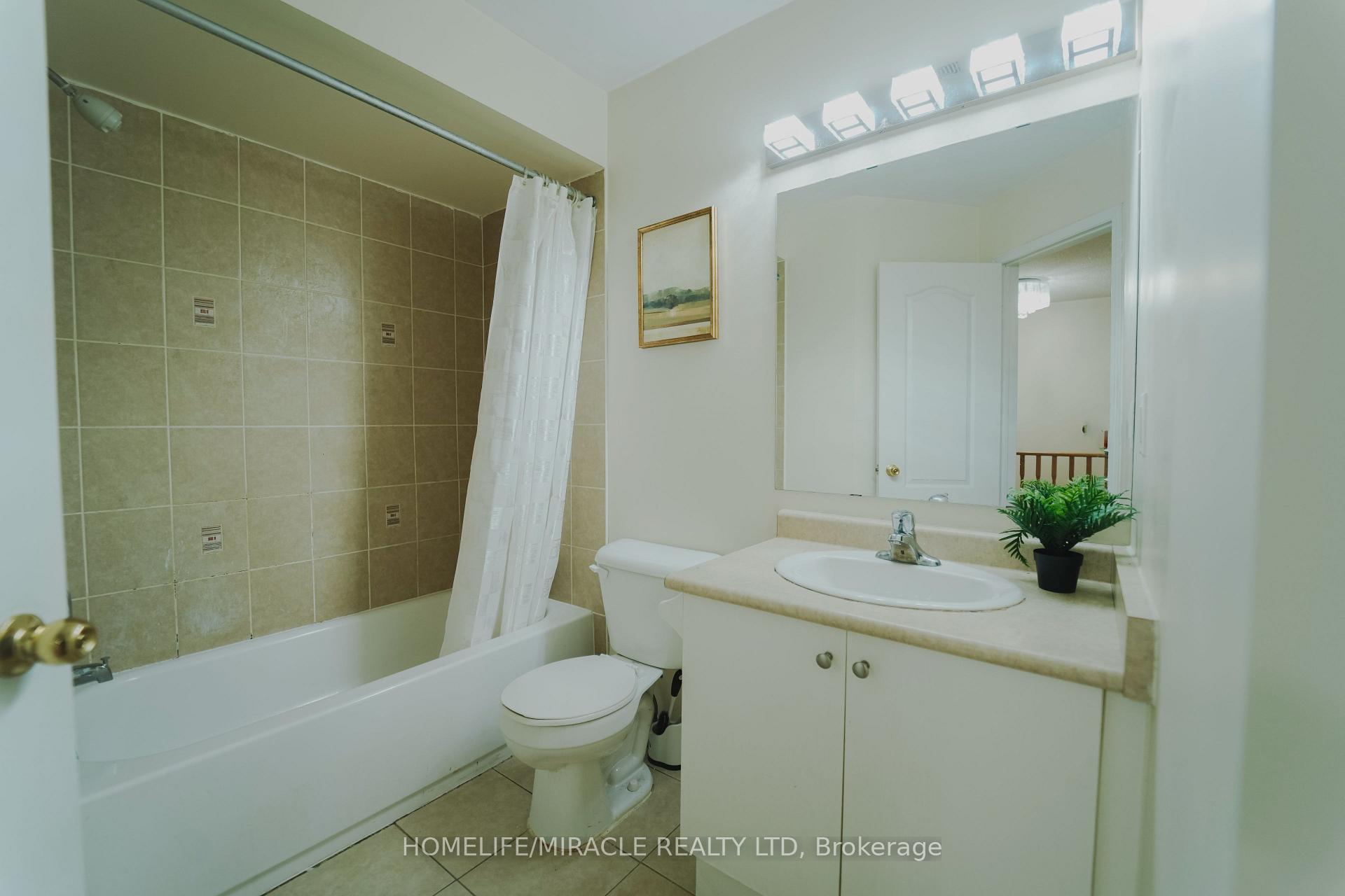 Photo 7 of 169 Crystal Glen Crescent, Brampton, Credit Valley — HOMEH