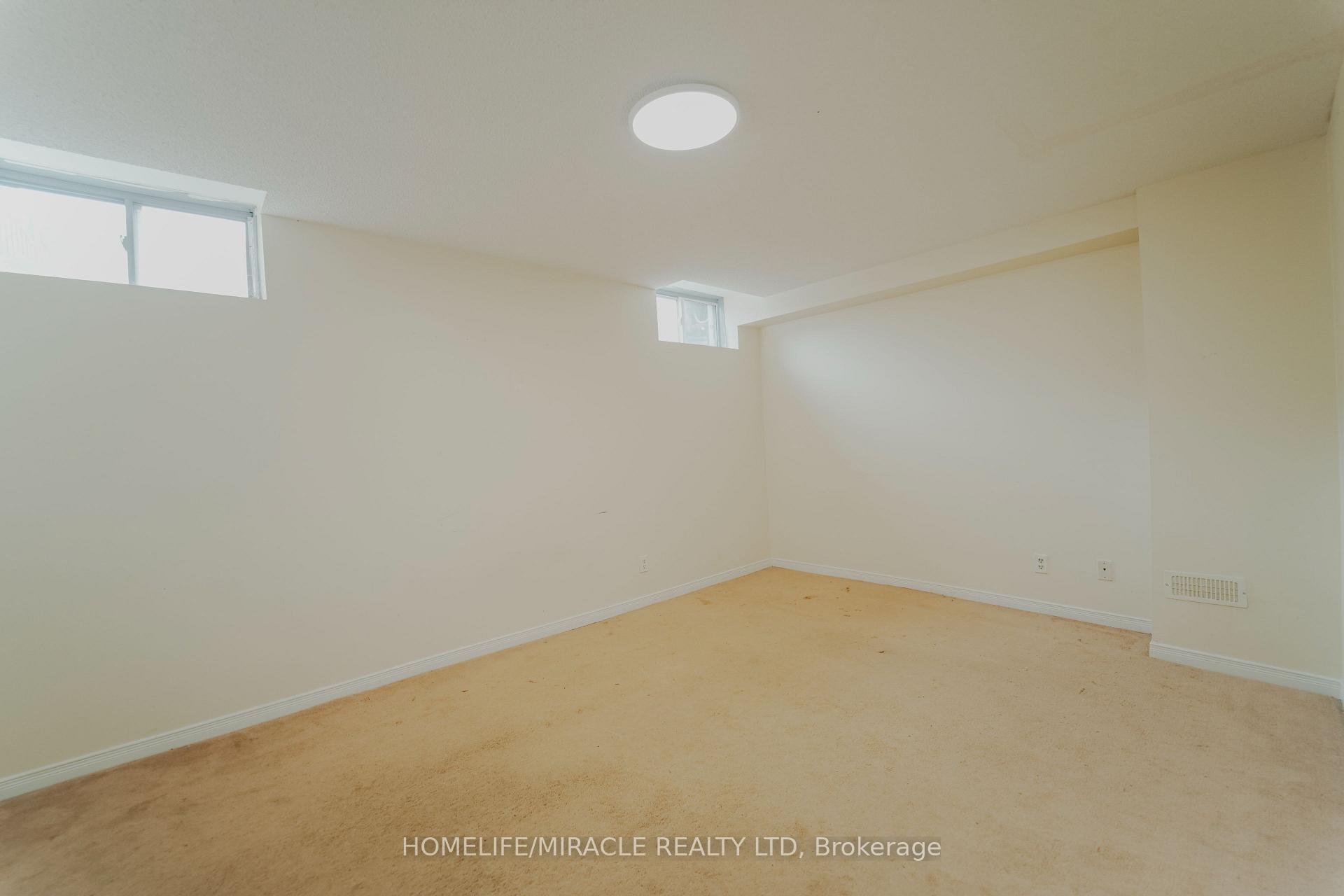 Photo 11 of 169 Crystal Glen Crescent, Brampton, Credit Valley — HOMEH