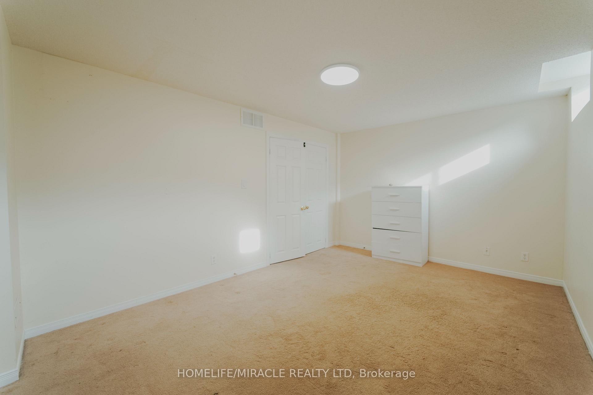 Photo 12 of 169 Crystal Glen Crescent, Brampton, Credit Valley — HOMEH