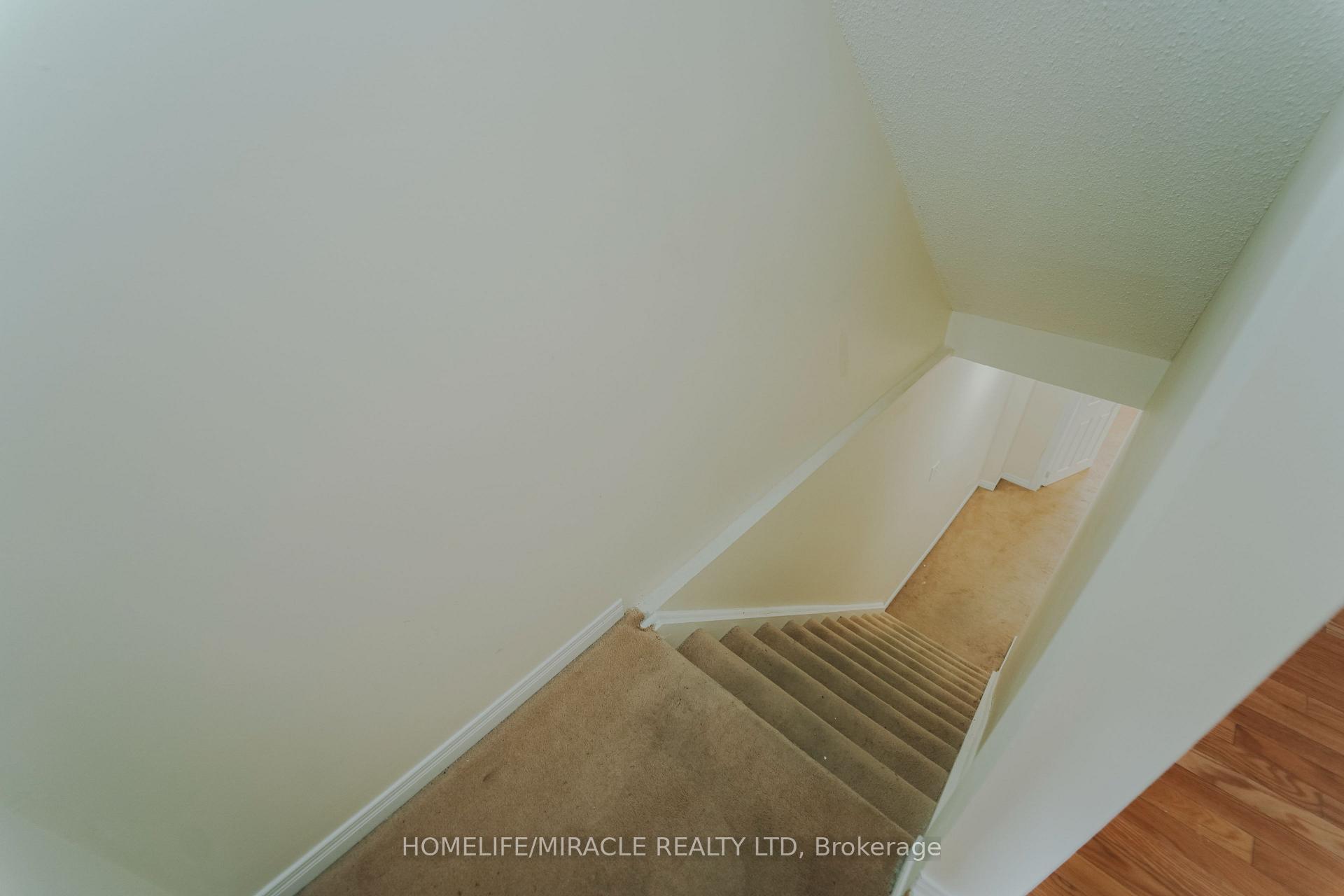 Photo 14 of 169 Crystal Glen Crescent, Brampton, Credit Valley — HOMEH