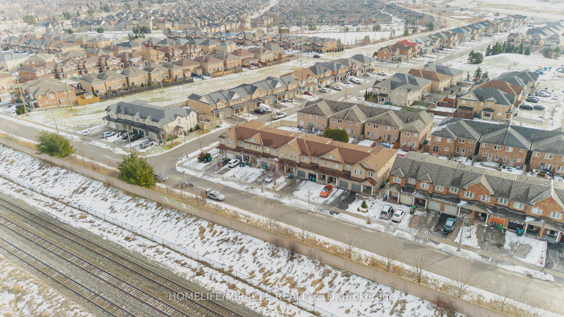 Photo 17 of 169 Crystal Glen Crescent, Brampton, Credit Valley — HOMEH