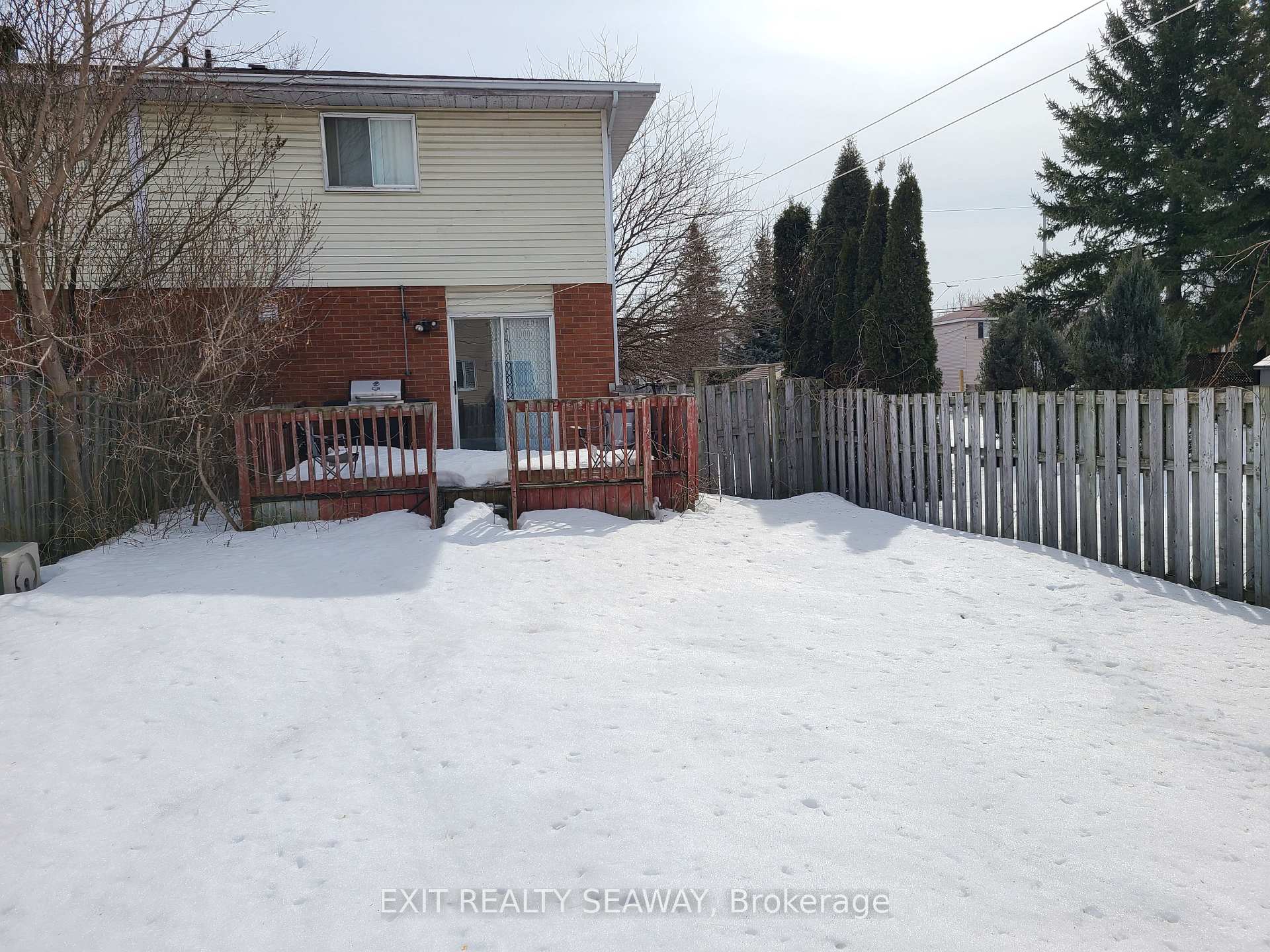 Photo 2 of 471 Eleventh Street East, Cornwall — HOMEH